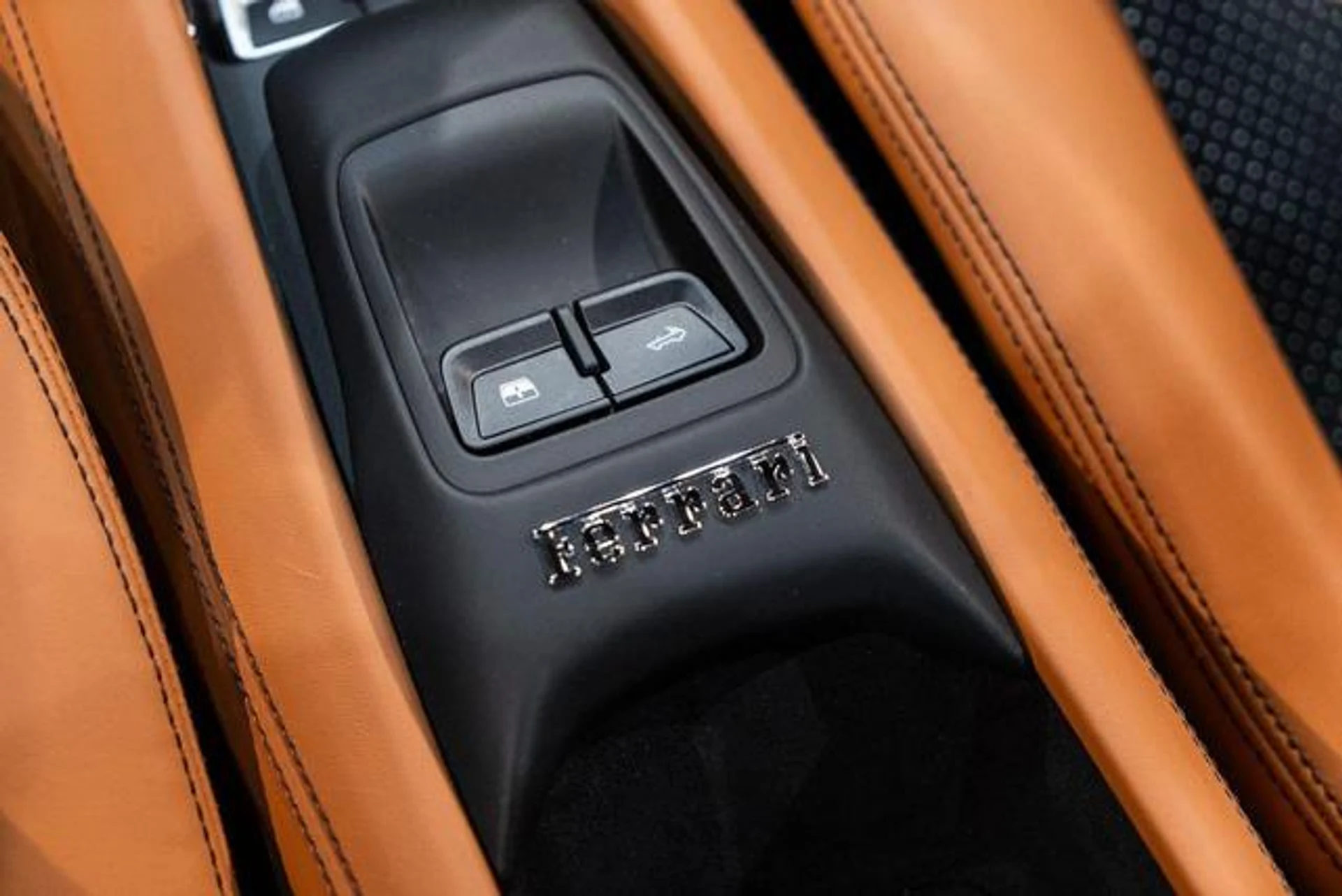 mph036_3231388969_ZC_73_Fp_F6mn_XZE_Iif4j_Wo_V6_Q3_JCM_5e6d8af5af