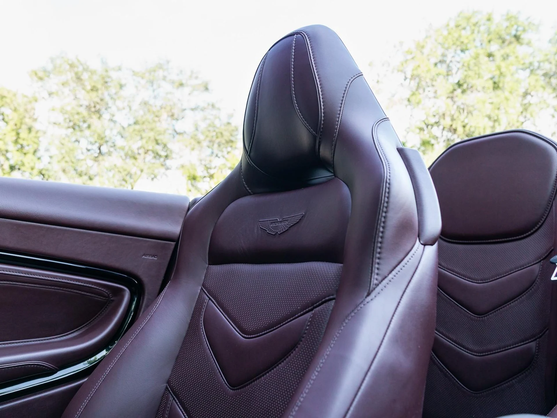 mph036_3236110062_Used_2020_Aston_Martin_DBS_Superleggera_1761685634_6c83ab0b71