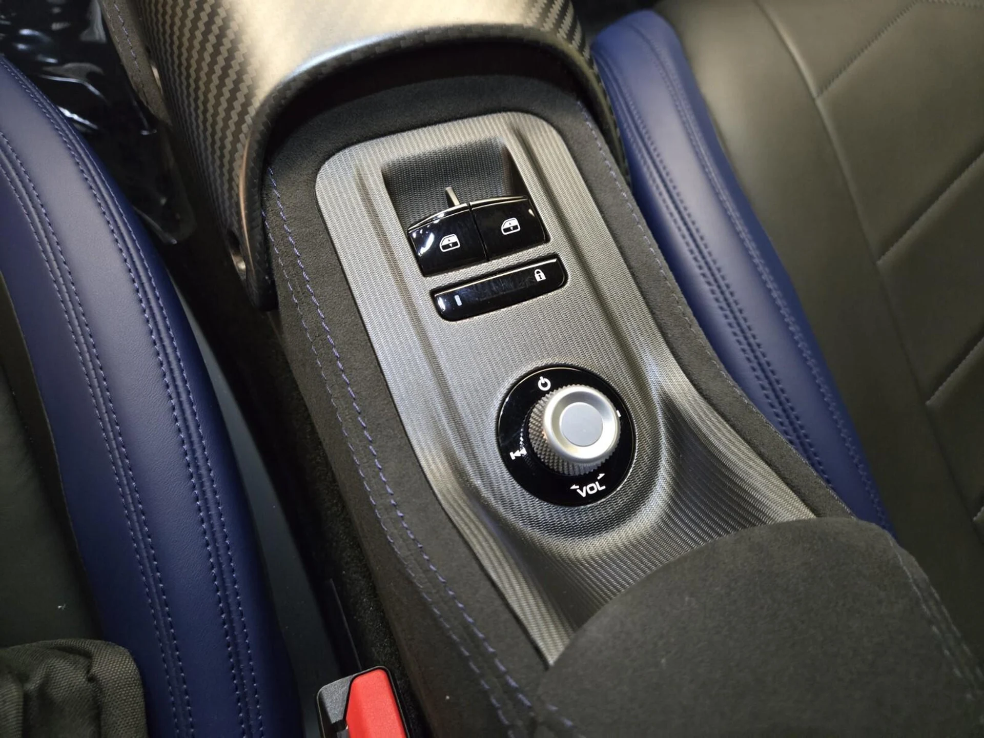 mph036_3251404405_Used_2022_Maserati_MC_20_1753164692_7ce8b76ad0