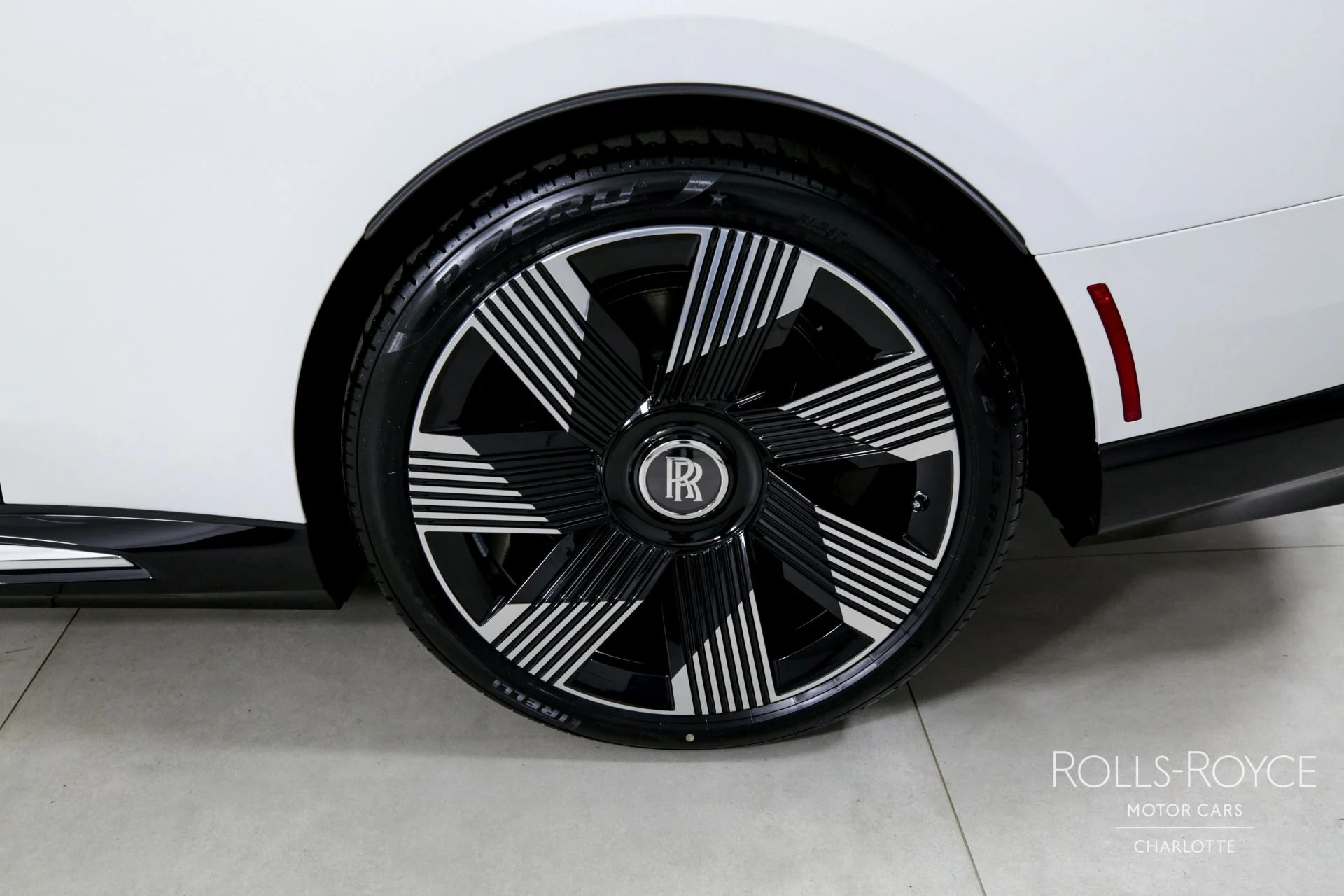 mph036_3260321151_Used_2024_Rolls_Royce_Spectre_1710280015_fcc106eff4