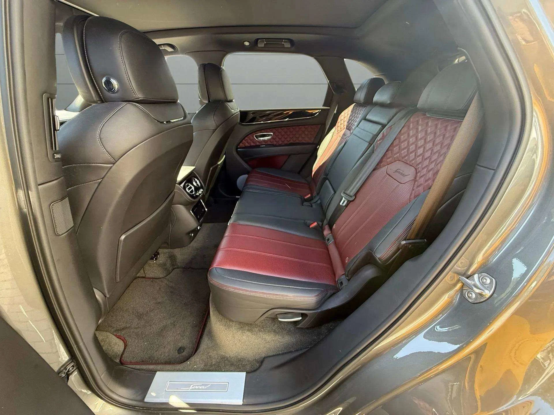 mph036_3280960729_825b16a4d1364830b7781bb6c92084b8_c3f23697cf