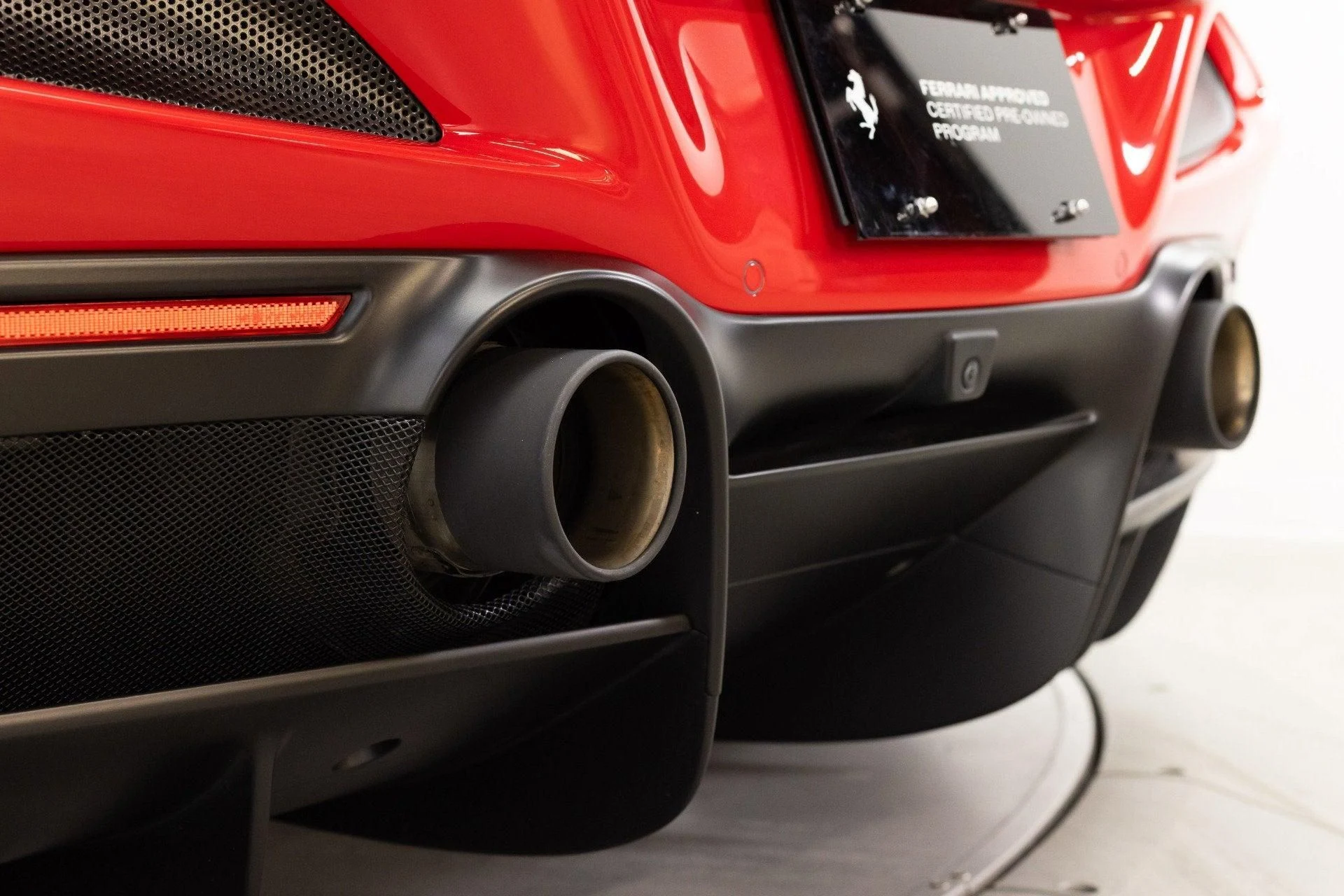 mph036_3283950133_Used_2020_Ferrari_F8_Tributo_1777367297_49229259fd