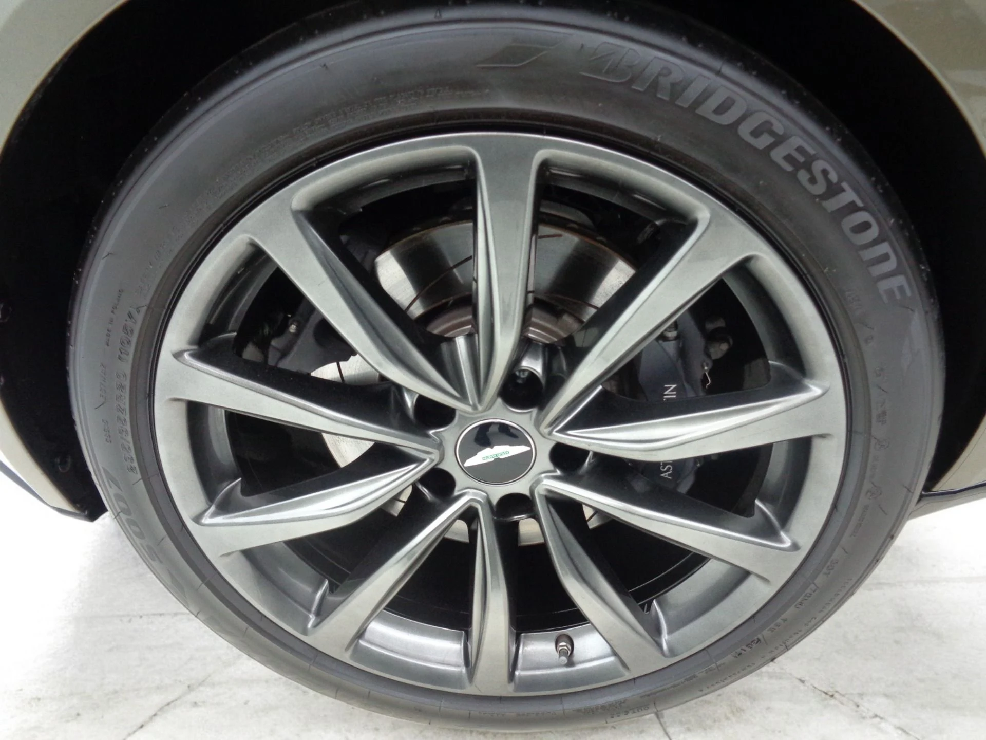 mph036_3299996732_Used_2018_Aston_Martin_DB_11_V12_Coupe_6d7a2a75cc