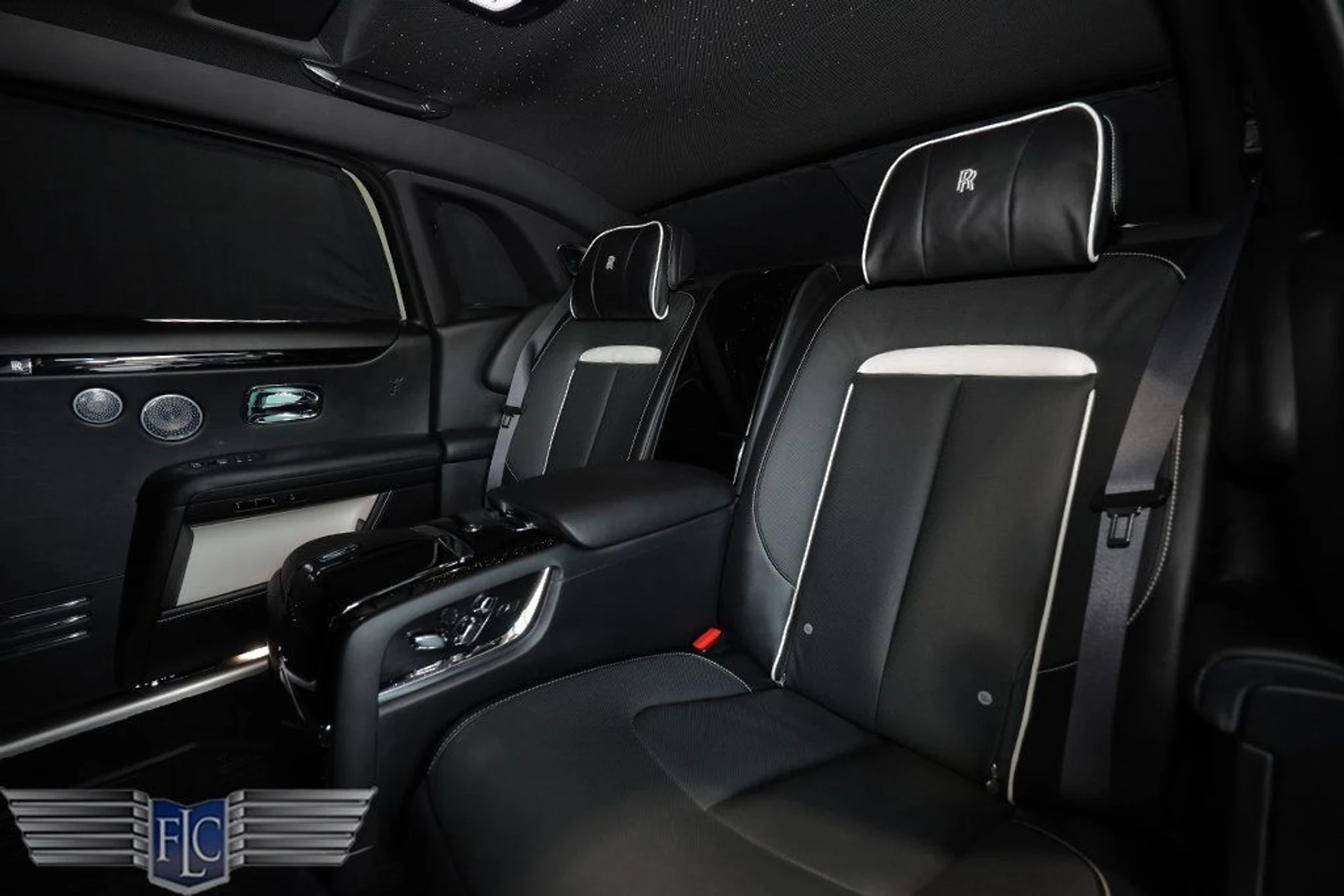 mph036_3320921188_used_2021_rolls_royce_ghost_ewb_sedan_9689_23033984_37_1024_9bb53279f0