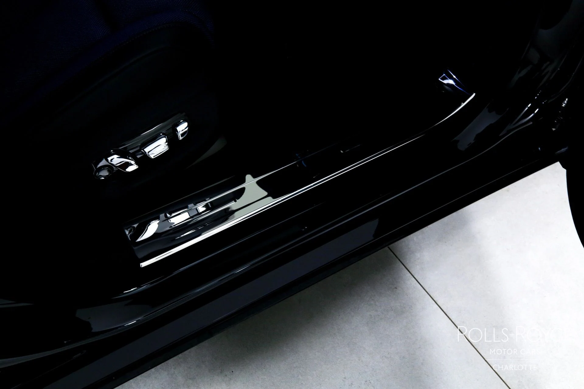 mph036_3330288344_Used_2024_Rolls_Royce_Ghost_1755798774_d9a474064f