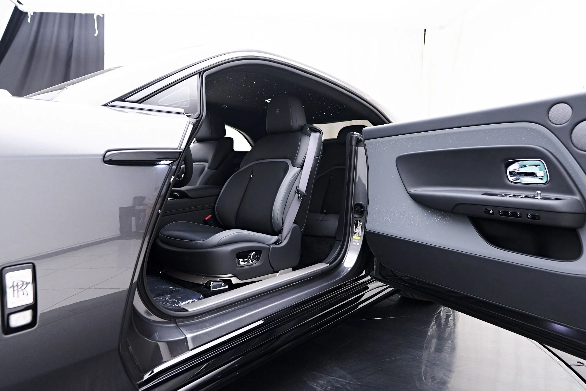 mph036_3338296734_Used_2025_Rolls_Royce_Spectre_1755107741_a31c28c2d9