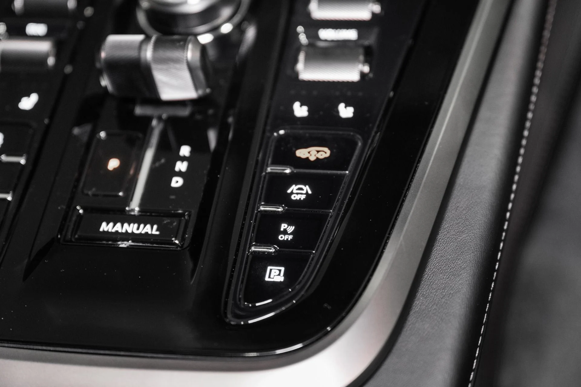 mph036_3341702776_New_2026_Aston_Martin_DBX_S_1765985660_b7655f8d67