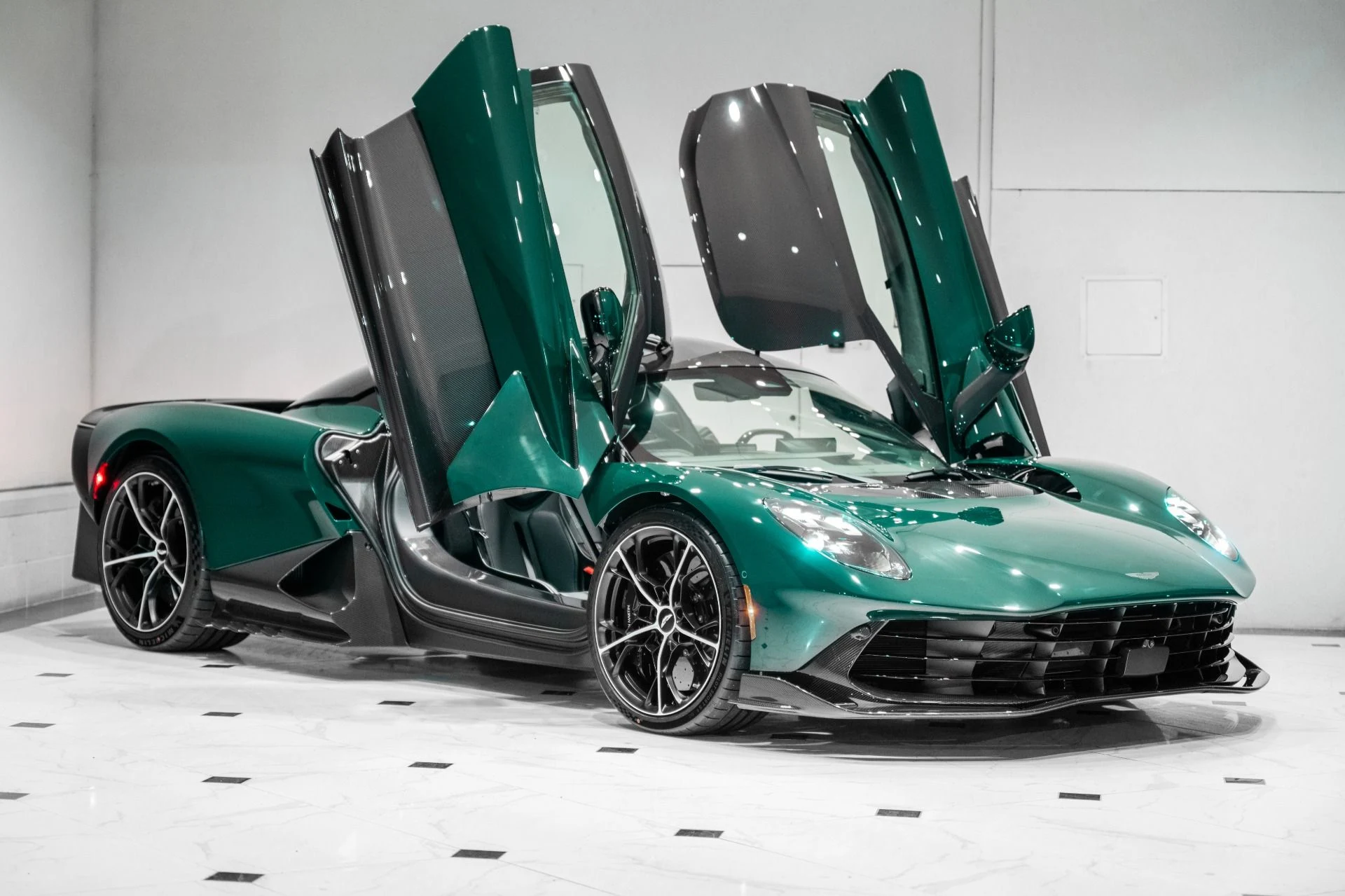 mph036_3343503247_New_2026_ASTON_MARTIN_VALHALLA_COUPE_1775321272_3c53c186ec