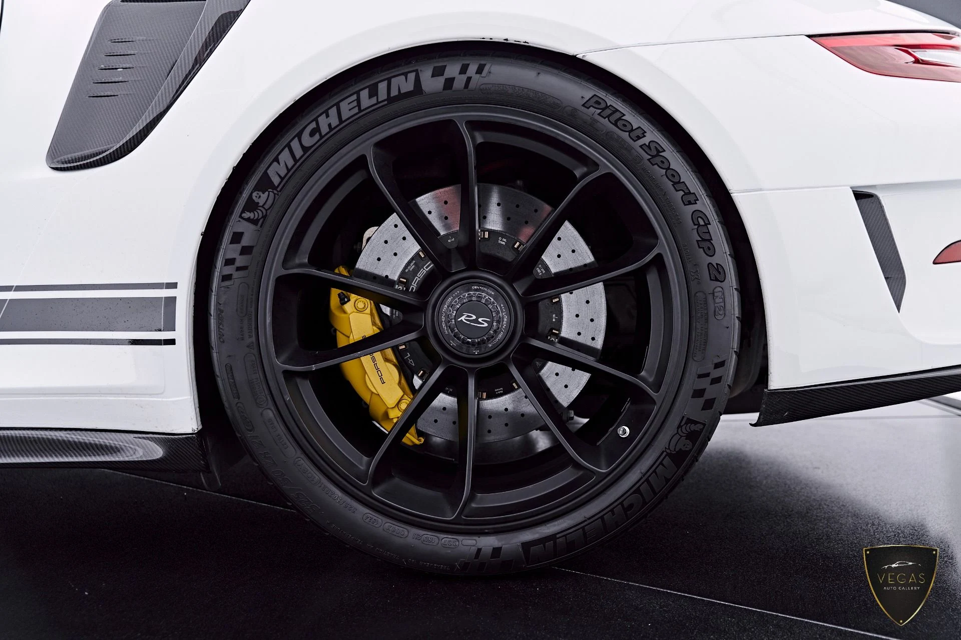 mph036_335744353_Used_2019_Porsche_911_GT_3_RS_1783382325_7028748318