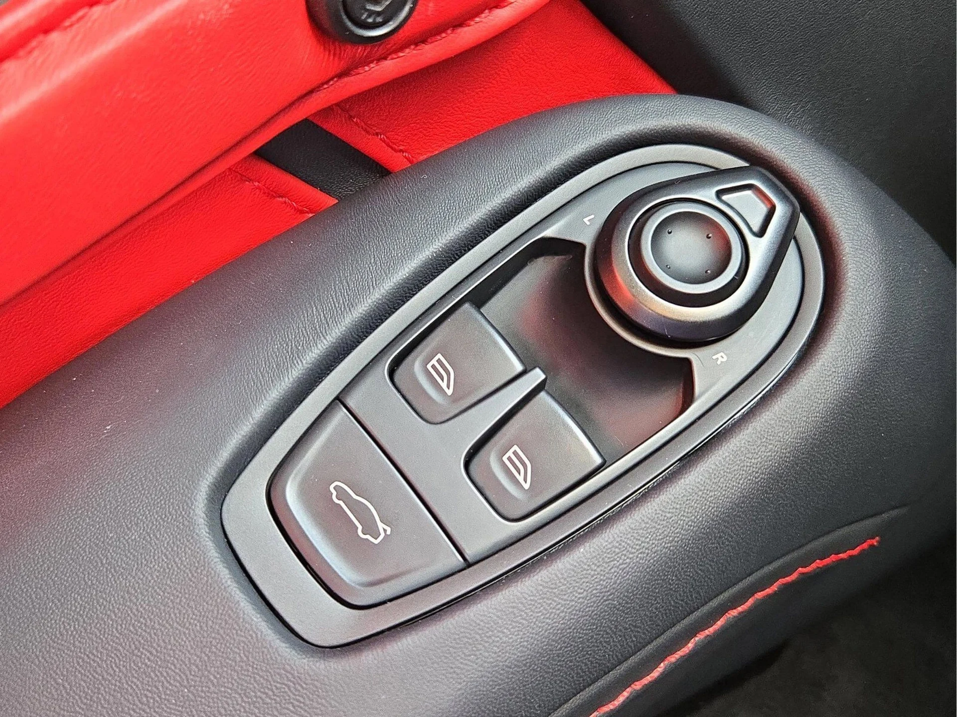 mph036_3369770776_38657b417fe66b9b818df938acd6a103x_56a353a0ed