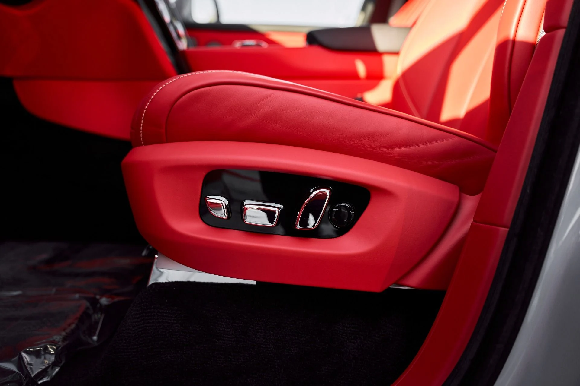 mph036_338031145_Used_2025_Rolls_Royce_Cullinan_Black_Badge_1763084591_932e93b87a