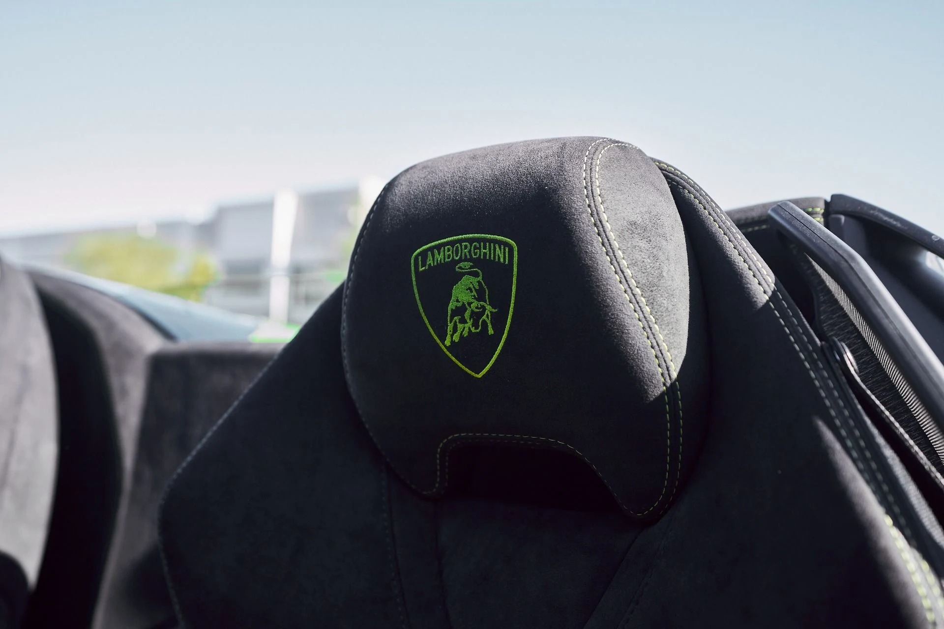 mph036_3381959451_Used_2019_Lamborghini_Huracan_Performante_Spyder_1764058302_90060b28a0