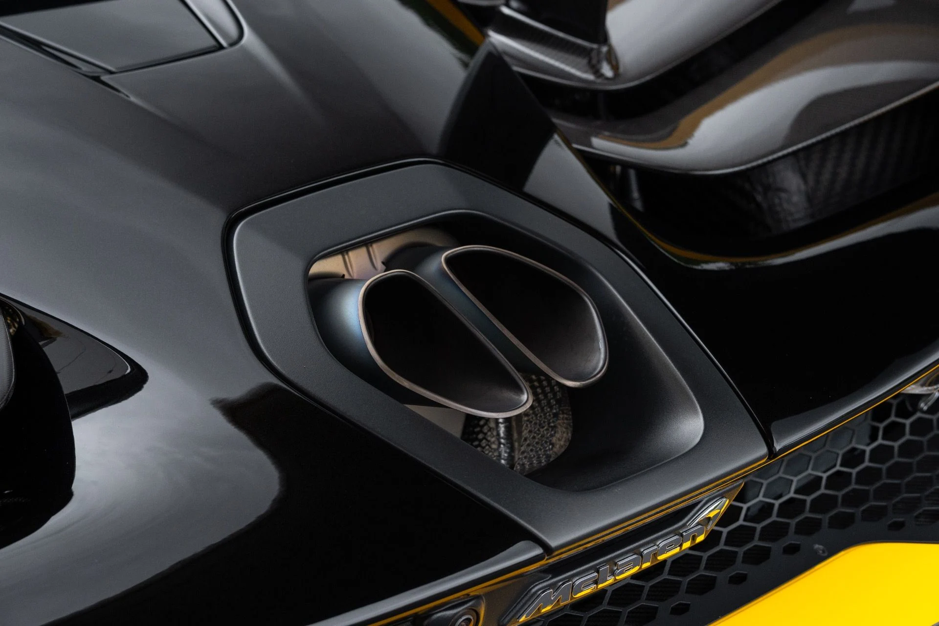 mph036_3388361627_Used_2019_Mc_Laren_Senna_1775186462_3abbb5f389