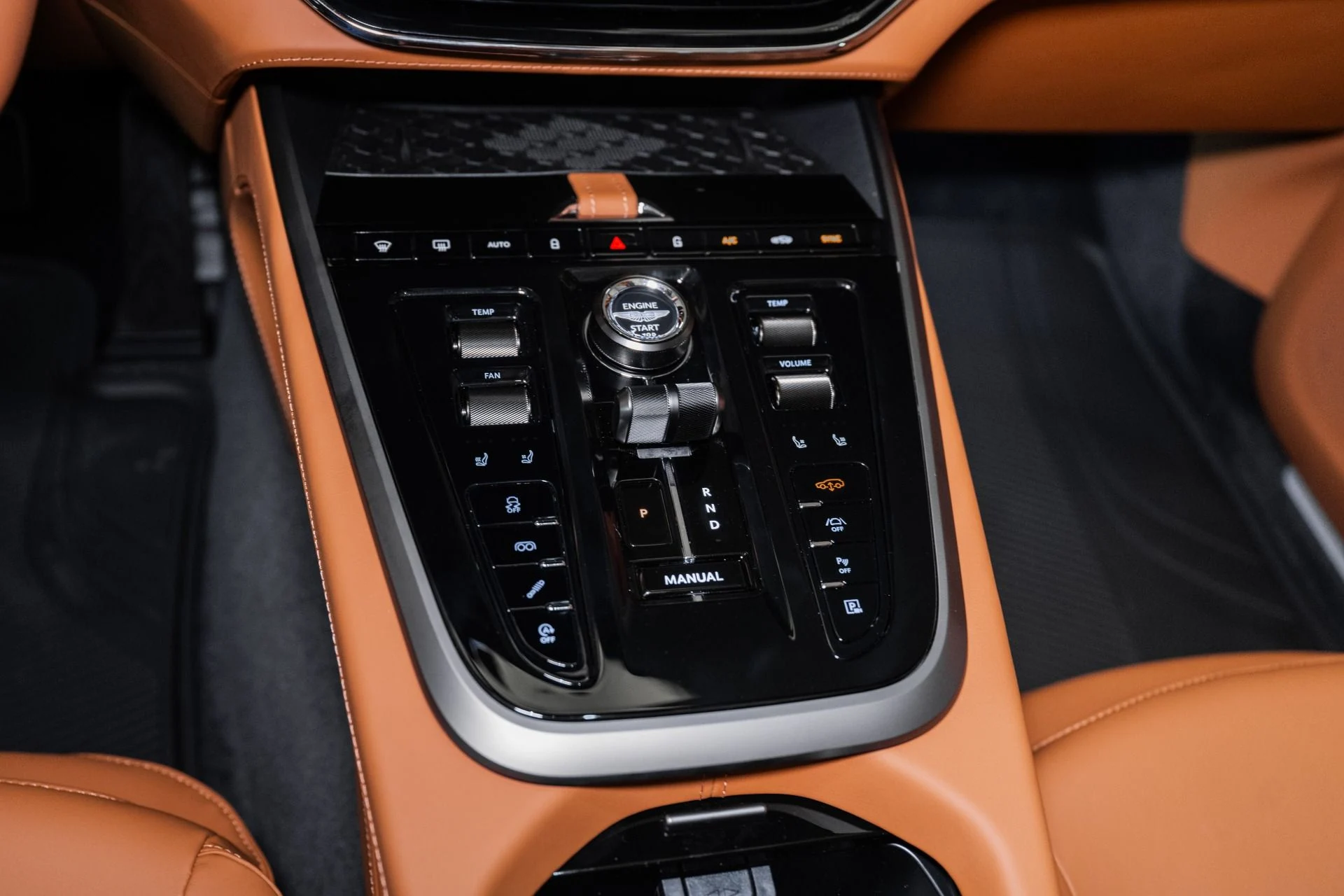 mph036_3402897152_New_2026_ASTON_MARTIN_DBX_707_1759283914_c732d14d00