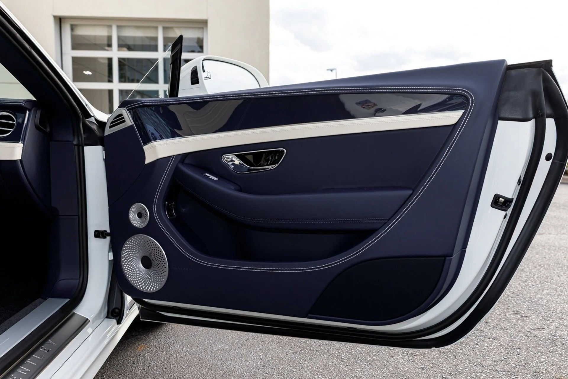 mph036_3415051539_1cca47efc153af2ebc14452e98107d45x_c8469a0504