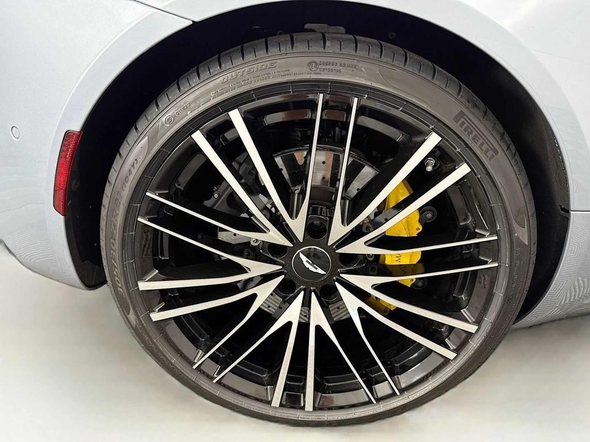 mph036_3417040034_used_2021_aston_martin_dbs_superleggeravolante_8119_22994396_37_1024_26e1cd1c02