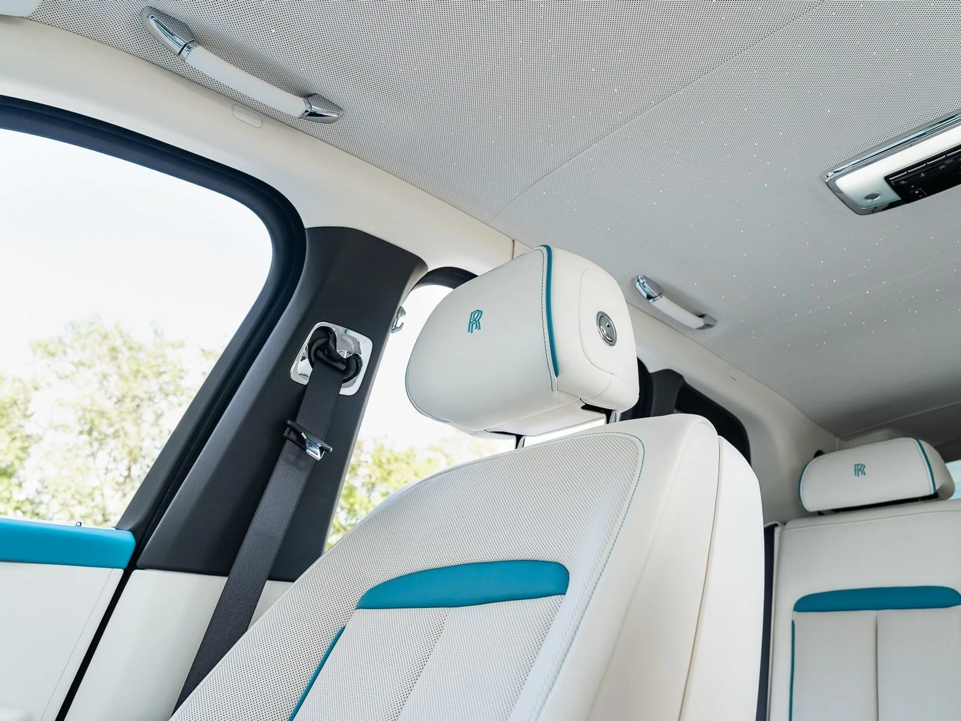 mph036_3419558567_Used_2023_Rolls_Royce_Cullinan_1761685690_0a3fda165e