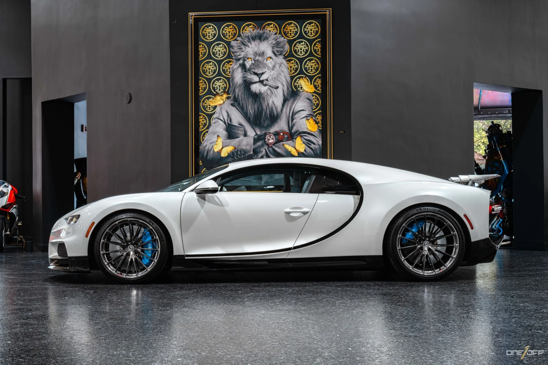 mph036_3438948023_Used_2019_Bugatti_Chiron_FULL_PPF_HRE_Wheels_Caracteres_Included_Comfort_Seats_Black_Carbon_1709734530_2b6f6ae31c