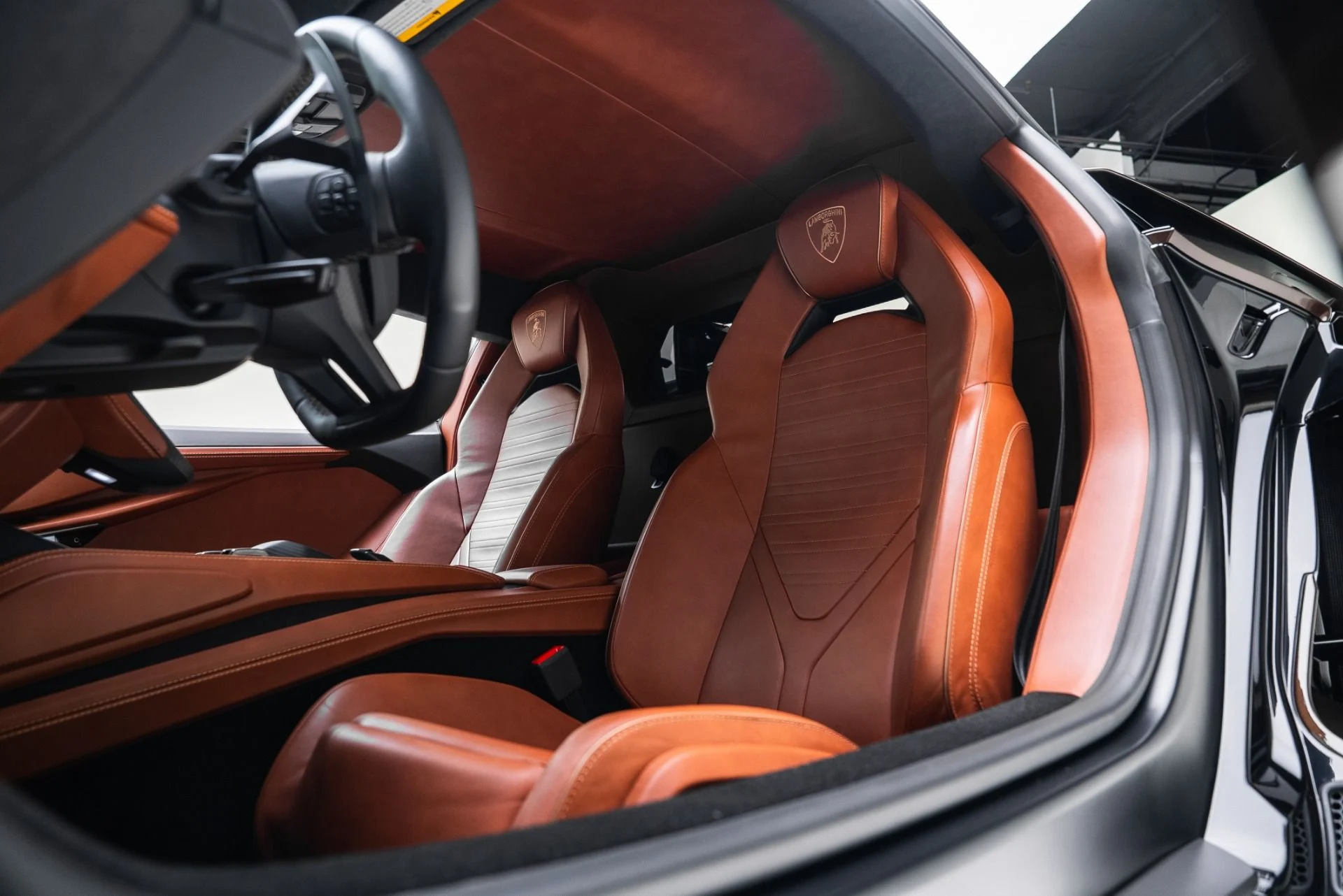 mph036_344347040_Used_2025_Lamborghini_Revuelto_1764978536_fcf016b6dd