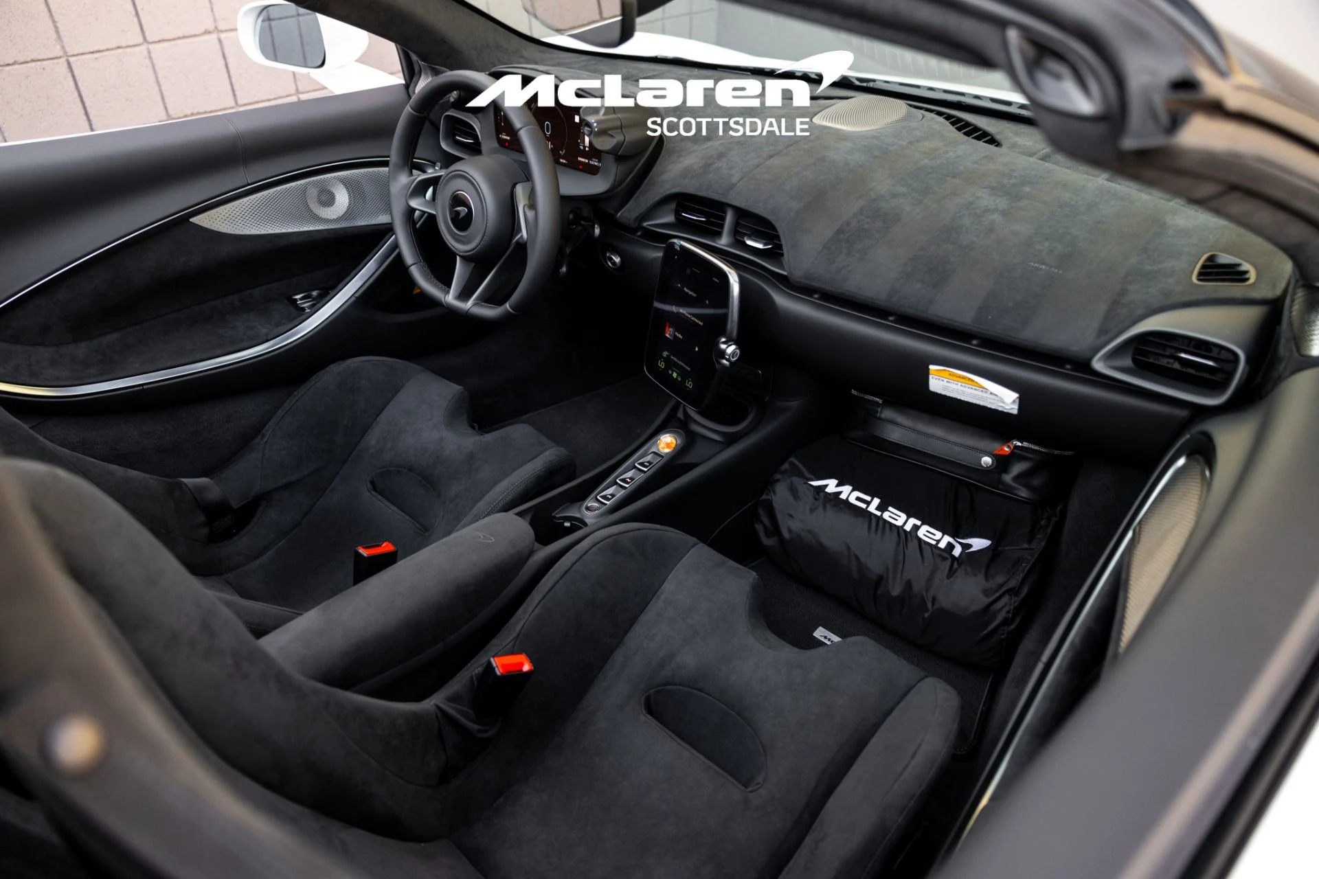 mph036_3447088736_Used_2025_MCLAREN_ARTURA_1728156448_6a2ac1193d