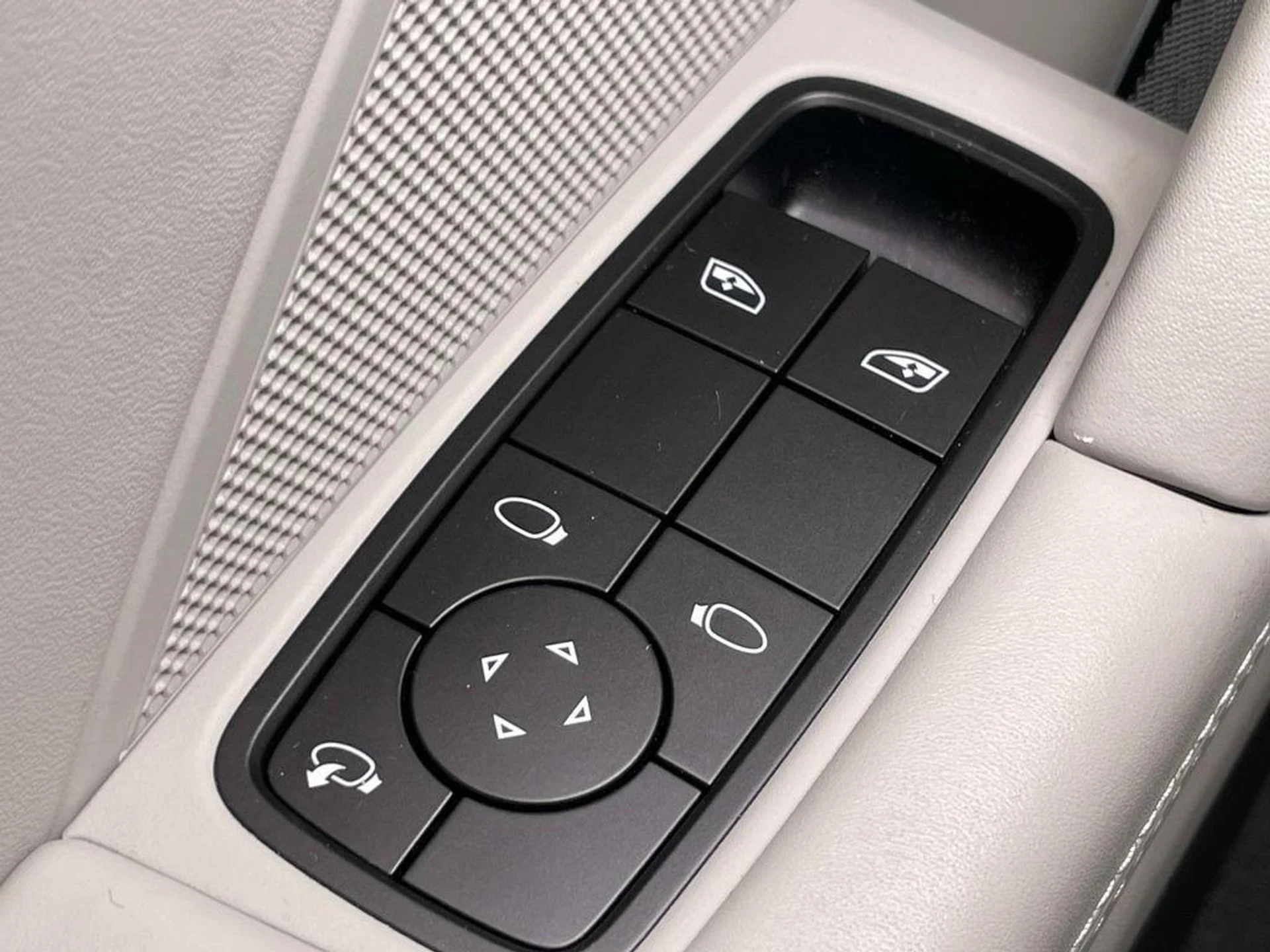 mph036_3453695600_v_OXV_1_Qn_D6ur_K5o_D_Bkzw_Mmgspu6_I_c851f88281