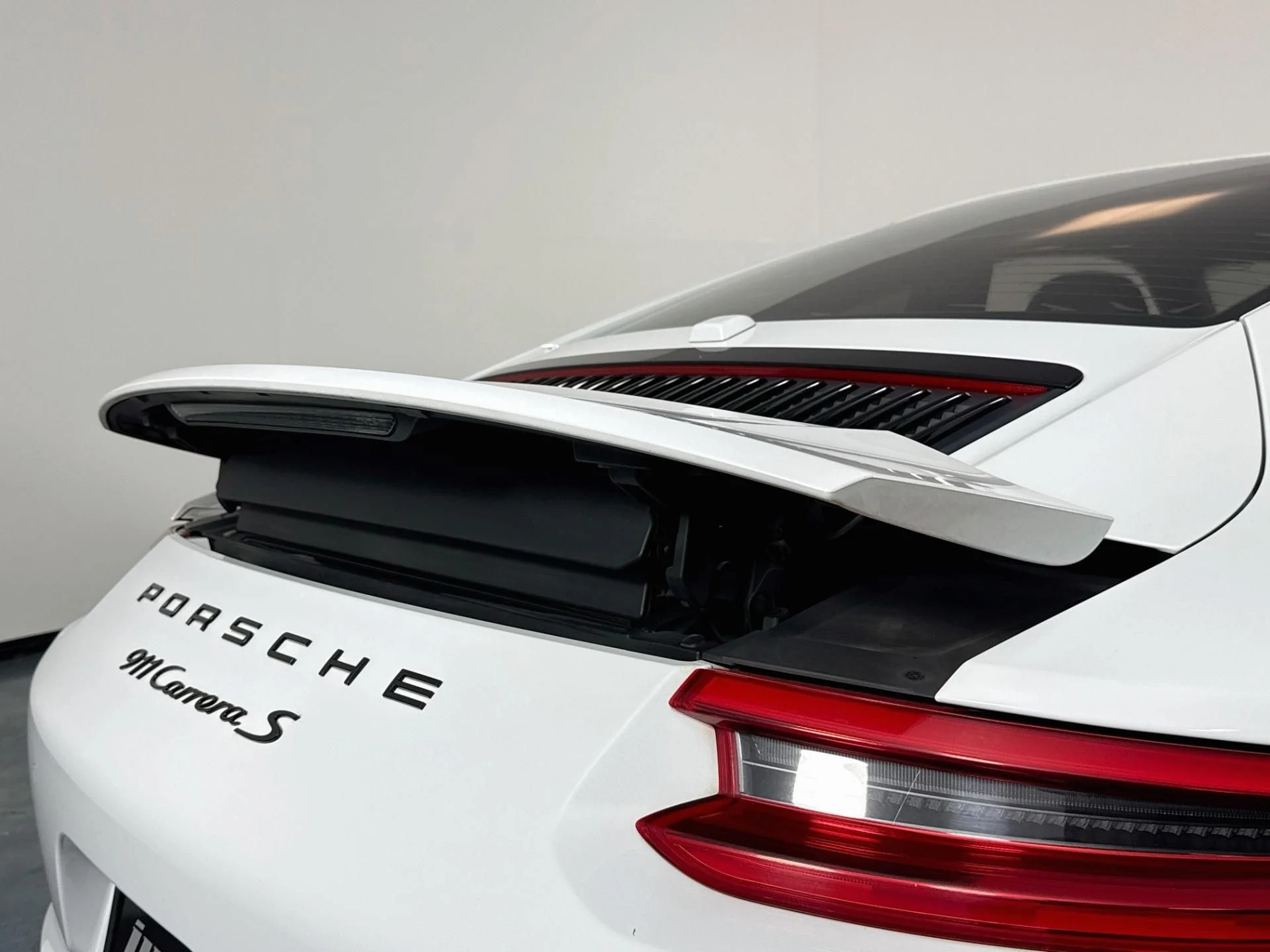 mph036_3459432717_Used_2018_Porsche_911_Carrera_S_1791577854_6f094b4a9e