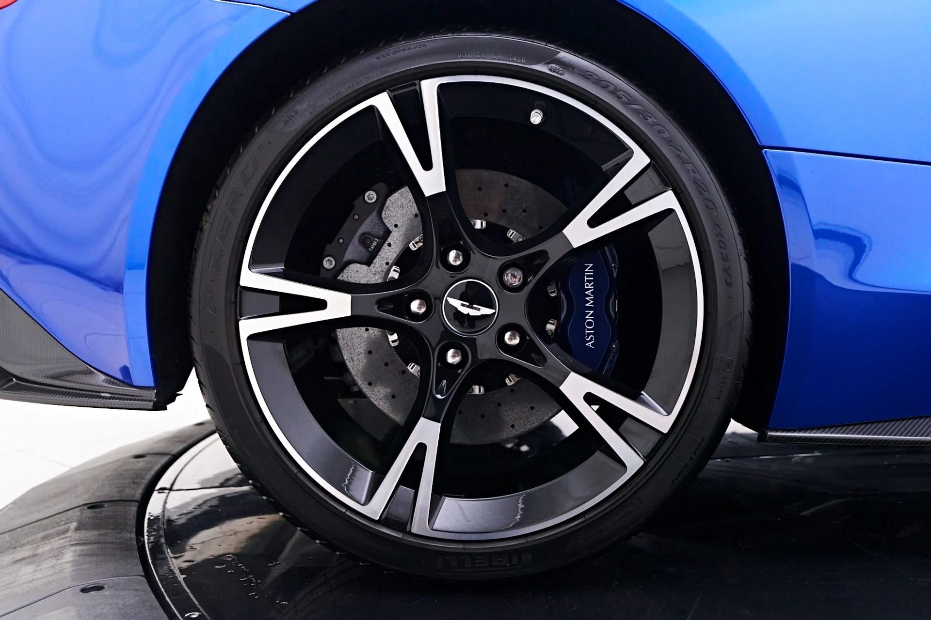 mph036_3486250721_Used_2018_Aston_Martin_Vanquish_Volante_1745979547_5255cada17
