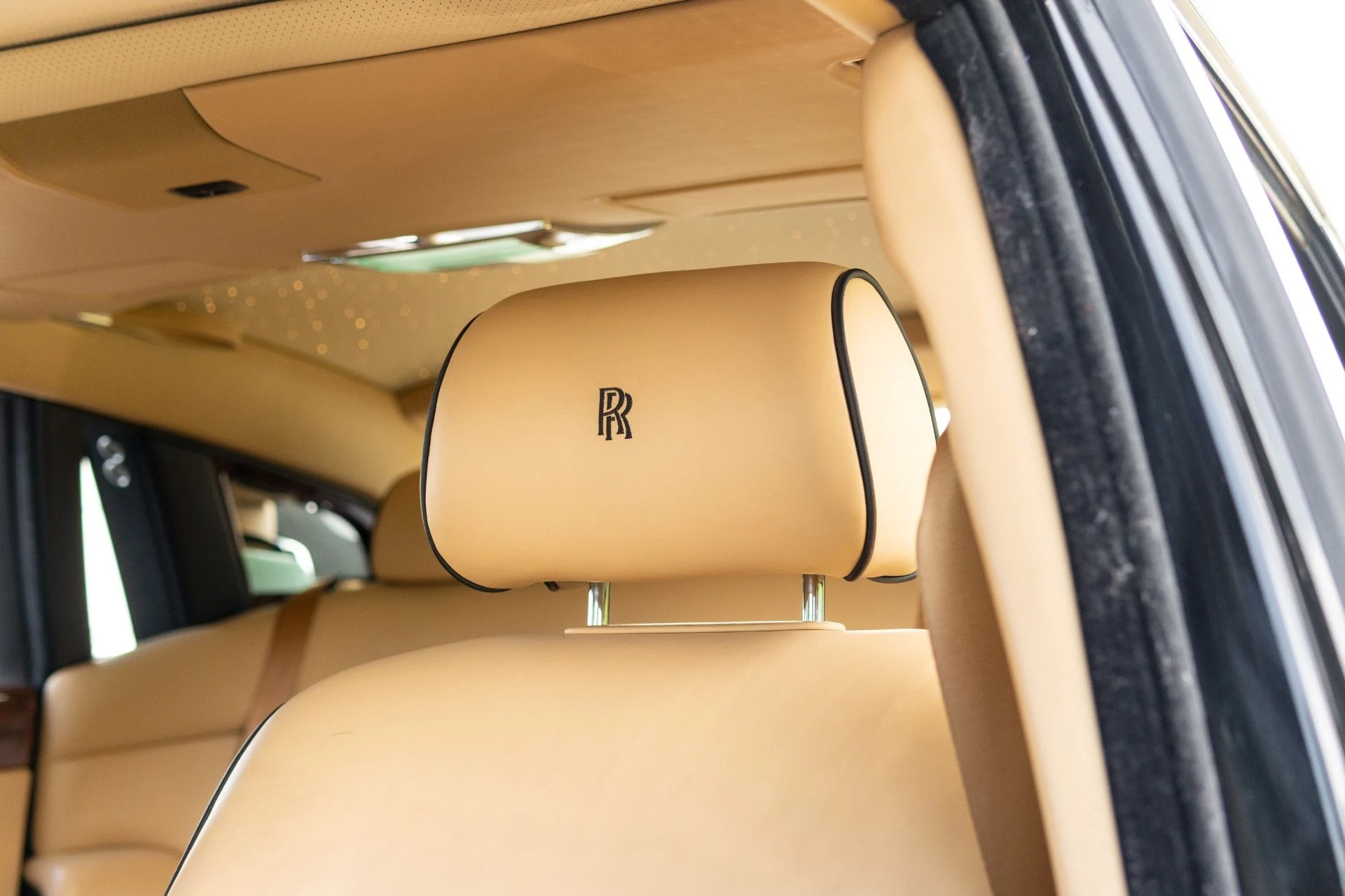 mph036_3497342245_Used_2015_Rolls_Royce_Phantom_1779983365_976d28c661