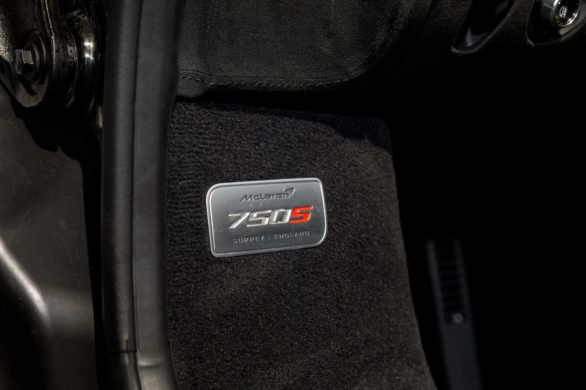 mph036_3505545524_450_p37_l_286215cad1