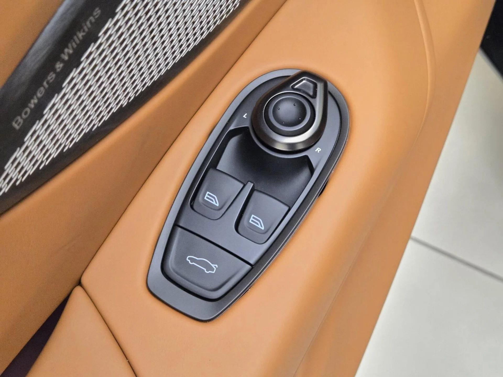 mph036_3506138418_New_2026_Aston_Martin_Vantage_S_1781673532_57571284b4