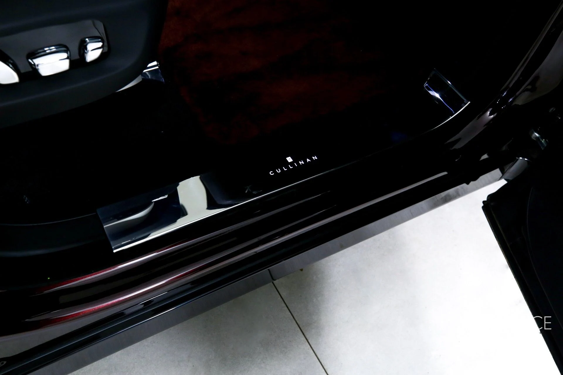 mph036_3513831151_Used_2025_Rolls_Royce_Cullinan_1757716745_b495fa6e92