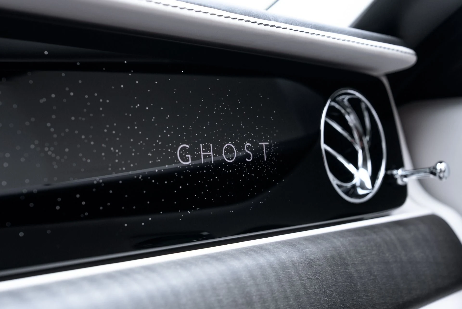 mph036_3515116449_Used_2022_Rolls_Royce_Ghost_1775153175_779755f7cc