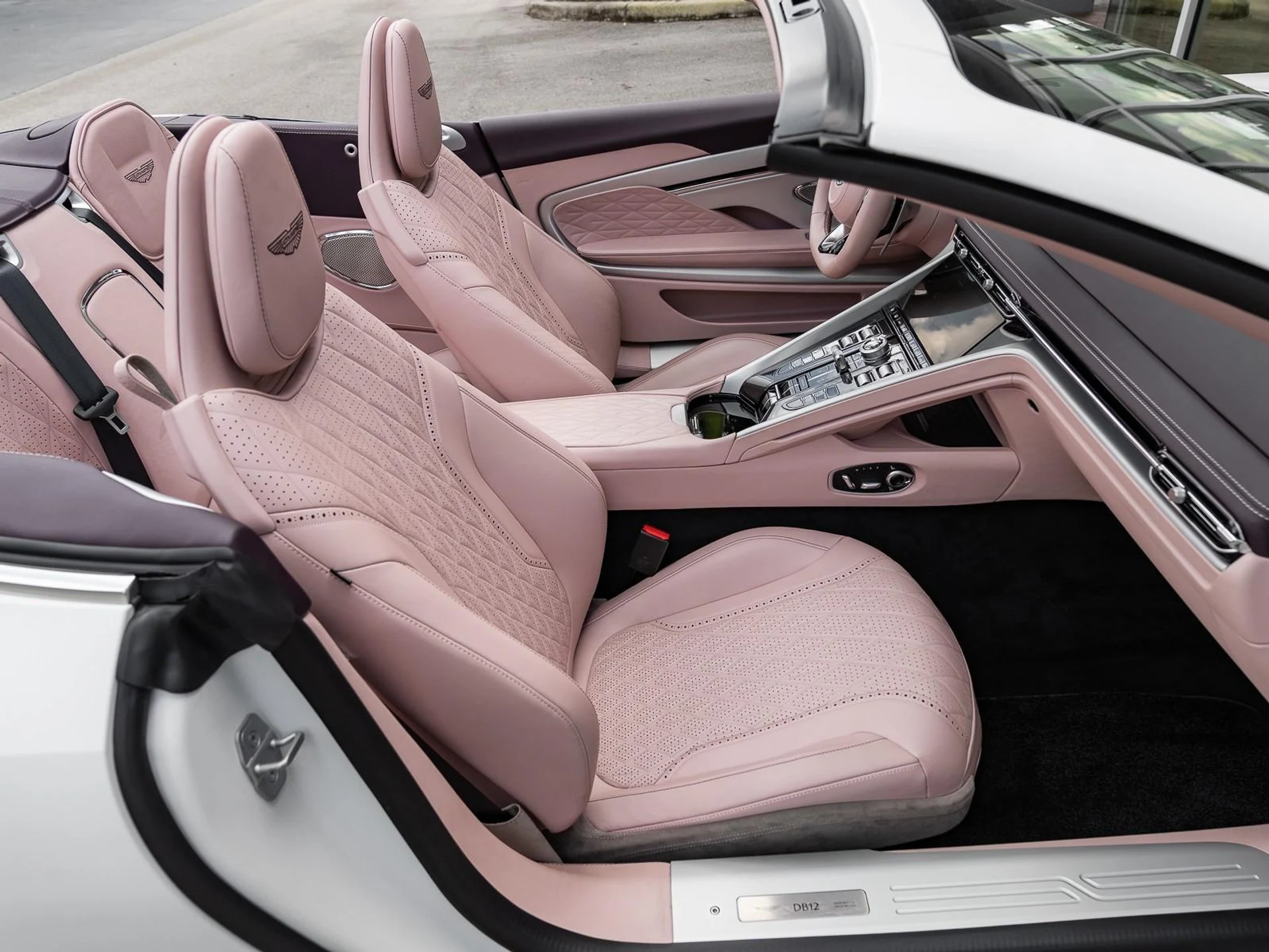 mph036_3517025339_Used_2025_Aston_Martin_DB_12_1761167162_37c22dcb6a