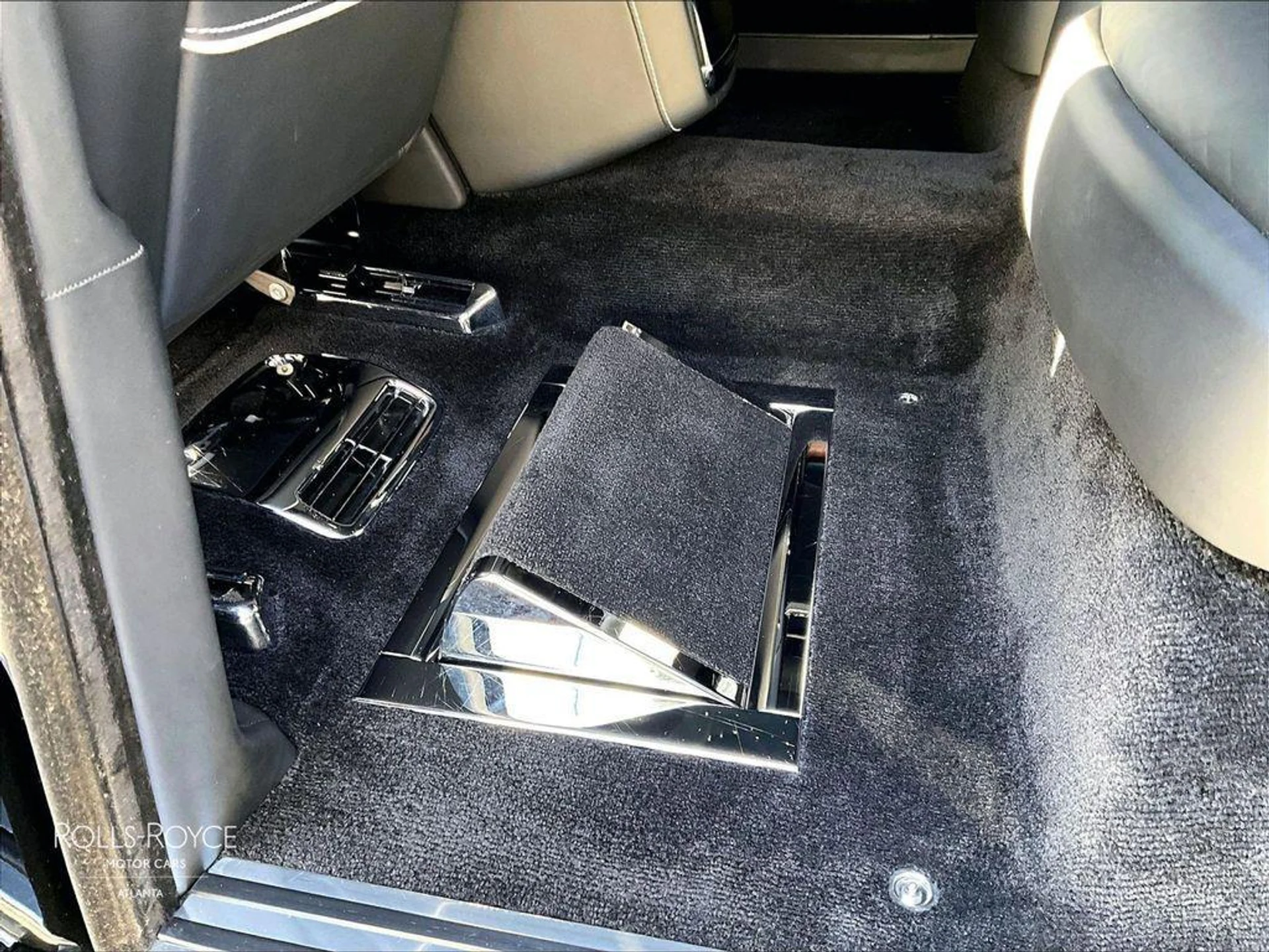 mph036_3521170889_yv_X_o_LB_Eq_VI_2ne_ICIKRTX_Svg_C0_cce51ab73d