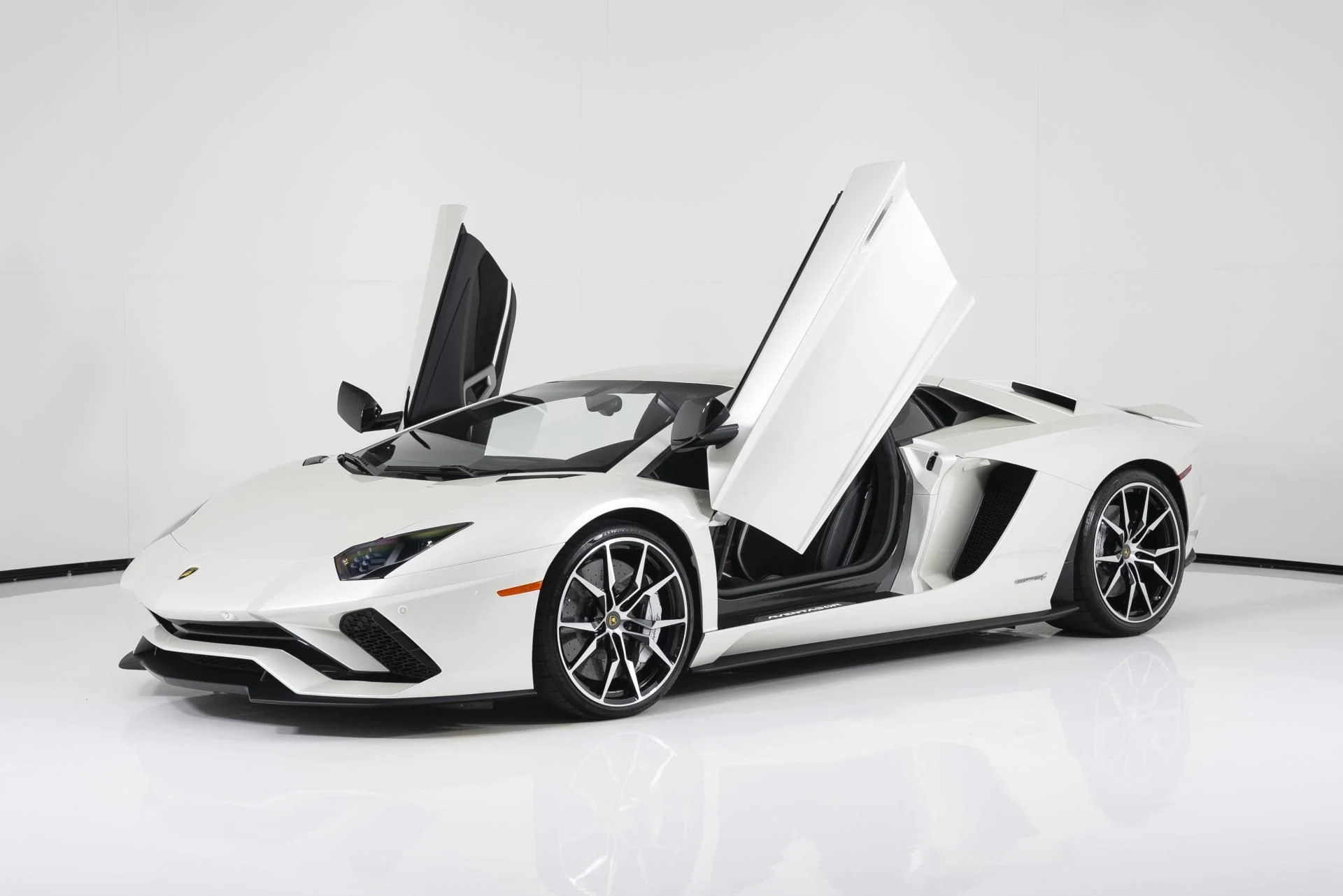 mph036_3567844787_Used_2018_Lamborghini_Aventador_LP_740_4_S_1752175785_ddd2586f20