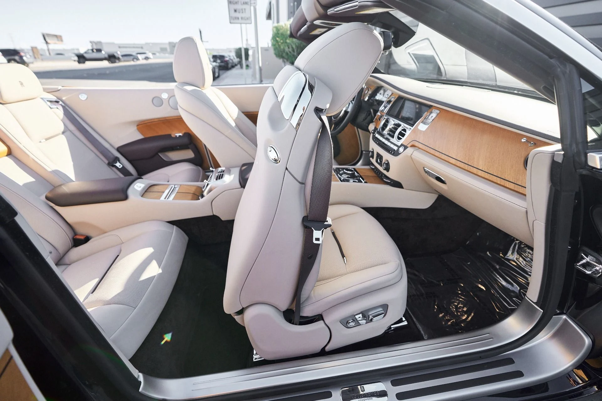 mph036_3577649854_Used_2020_Rolls_Royce_Dawn_Base_1762645826_aea4d90cf0