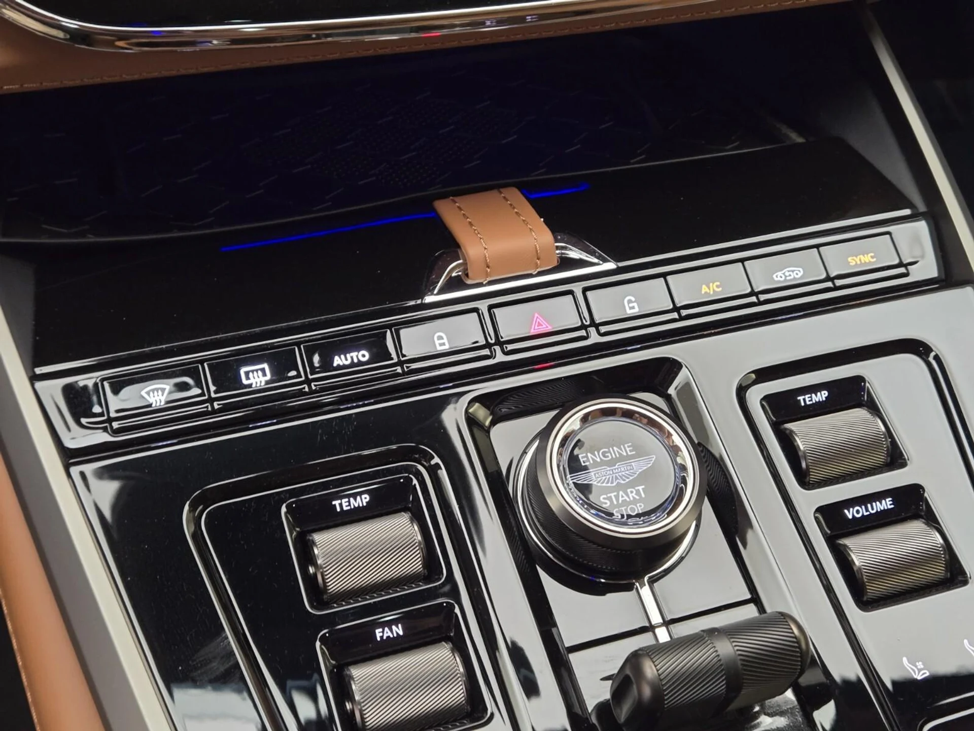 mph036_3577886125_New_2026_Aston_Martin_DBX_S_1776489484_78593efd60