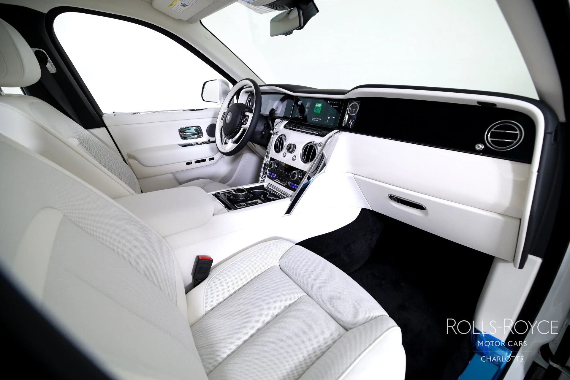 mph036_3594696903_Used_2025_Rolls_Royce_Cullinan_1755801103_b6b7ed2707