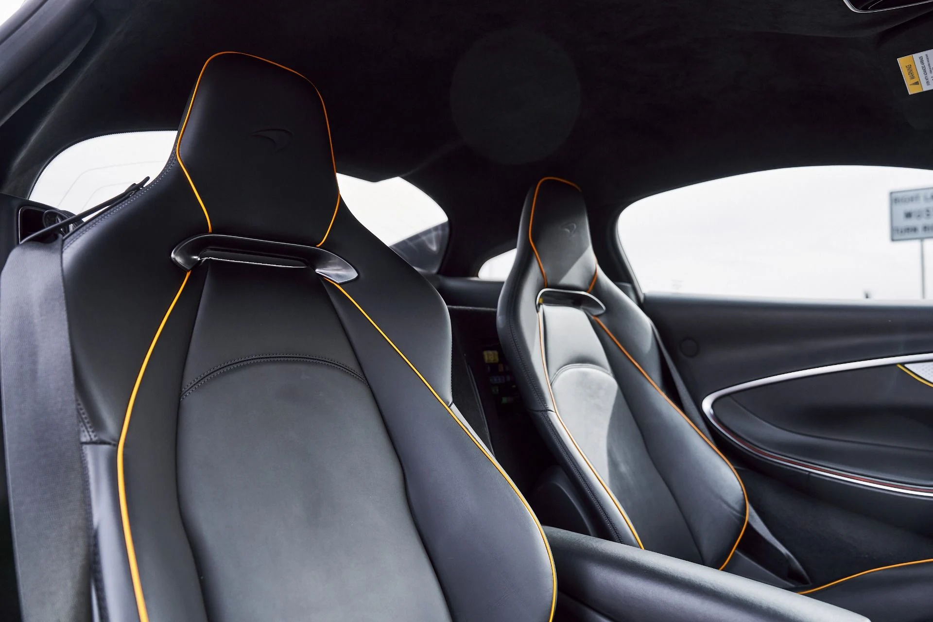 mph036_3600573411_Used_2023_Mc_Laren_Artura_1770833720_6d407e669e