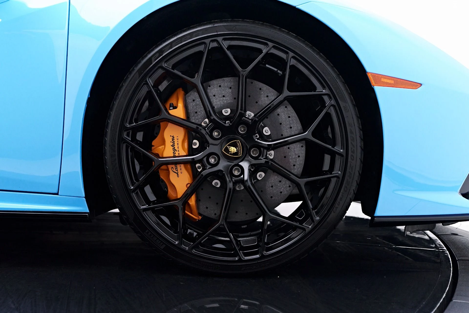 mph036_3604108747_Used_2022_Lamborghini_Huracan_EVO_Base_1755812444_65e5b24634