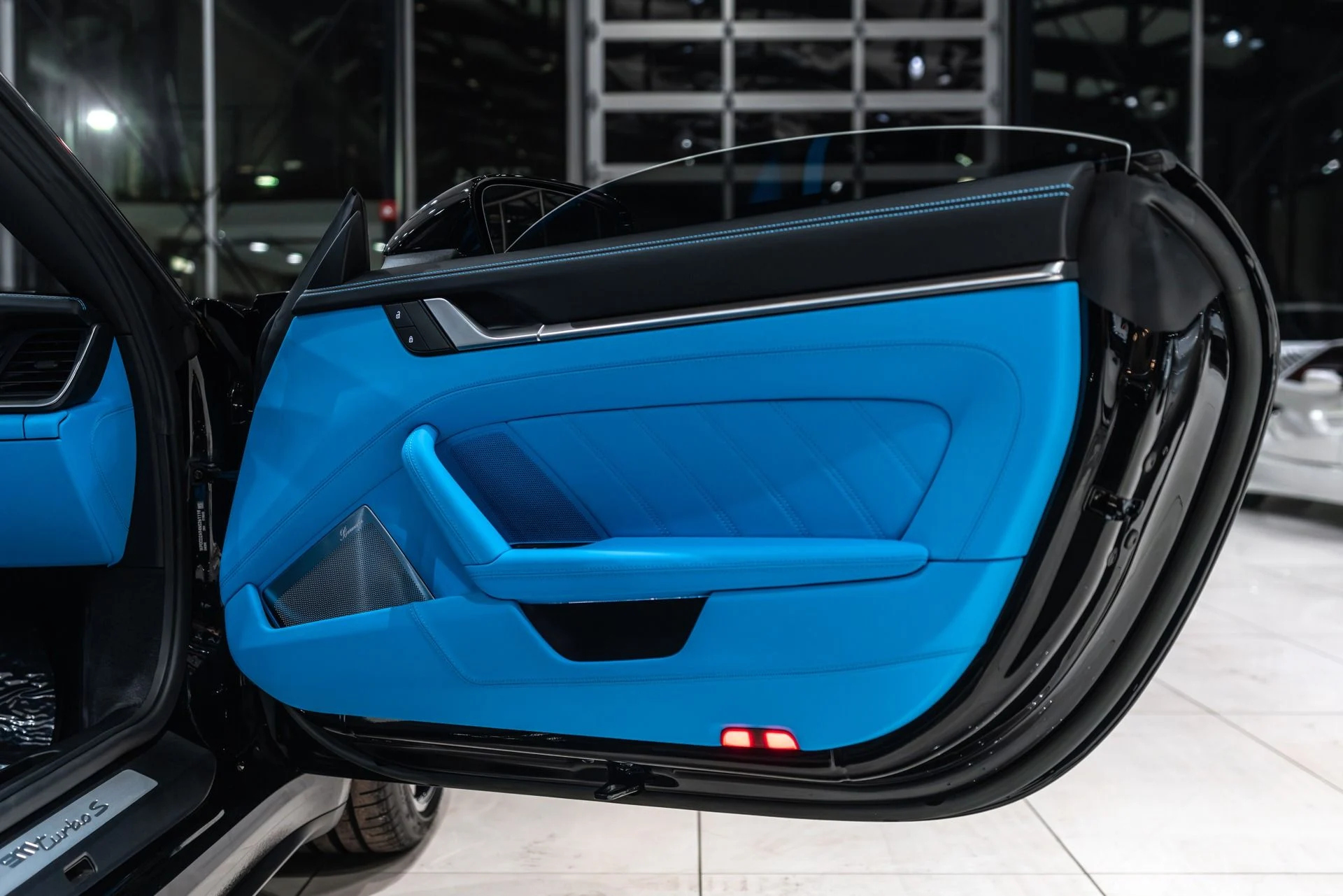 mph036_361362356_11198_p37_l_617cf7b9e9