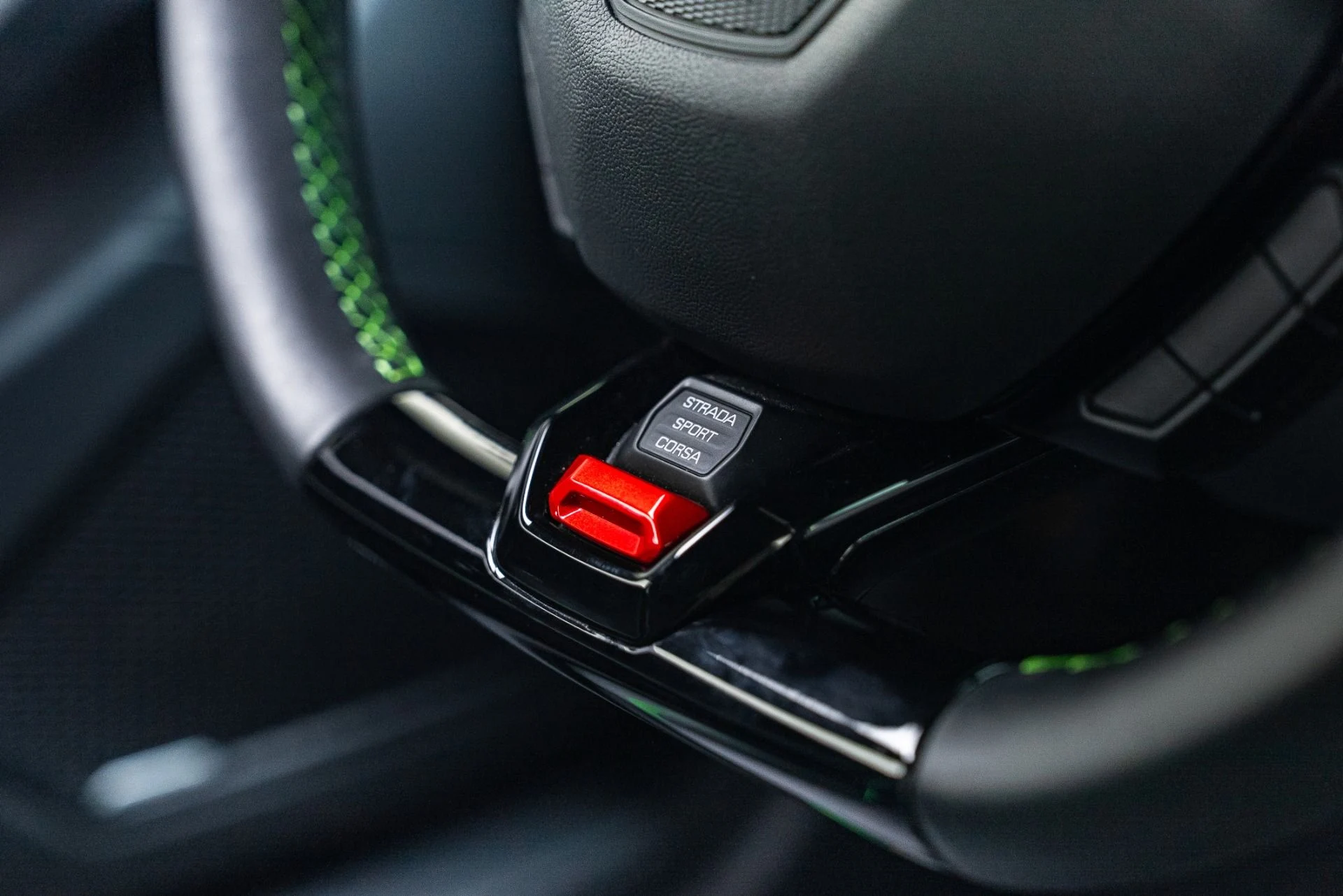 mph036_3637866374_Used_2023_Lamborghini_Huracan_EVO_1765473019_91ffed4695