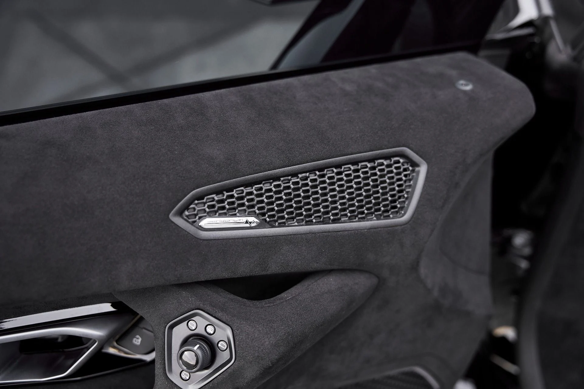 mph036_3649442008_Used_2023_Lamborghini_Huracan_Tecnica_Base_1766269049_dcc694b259