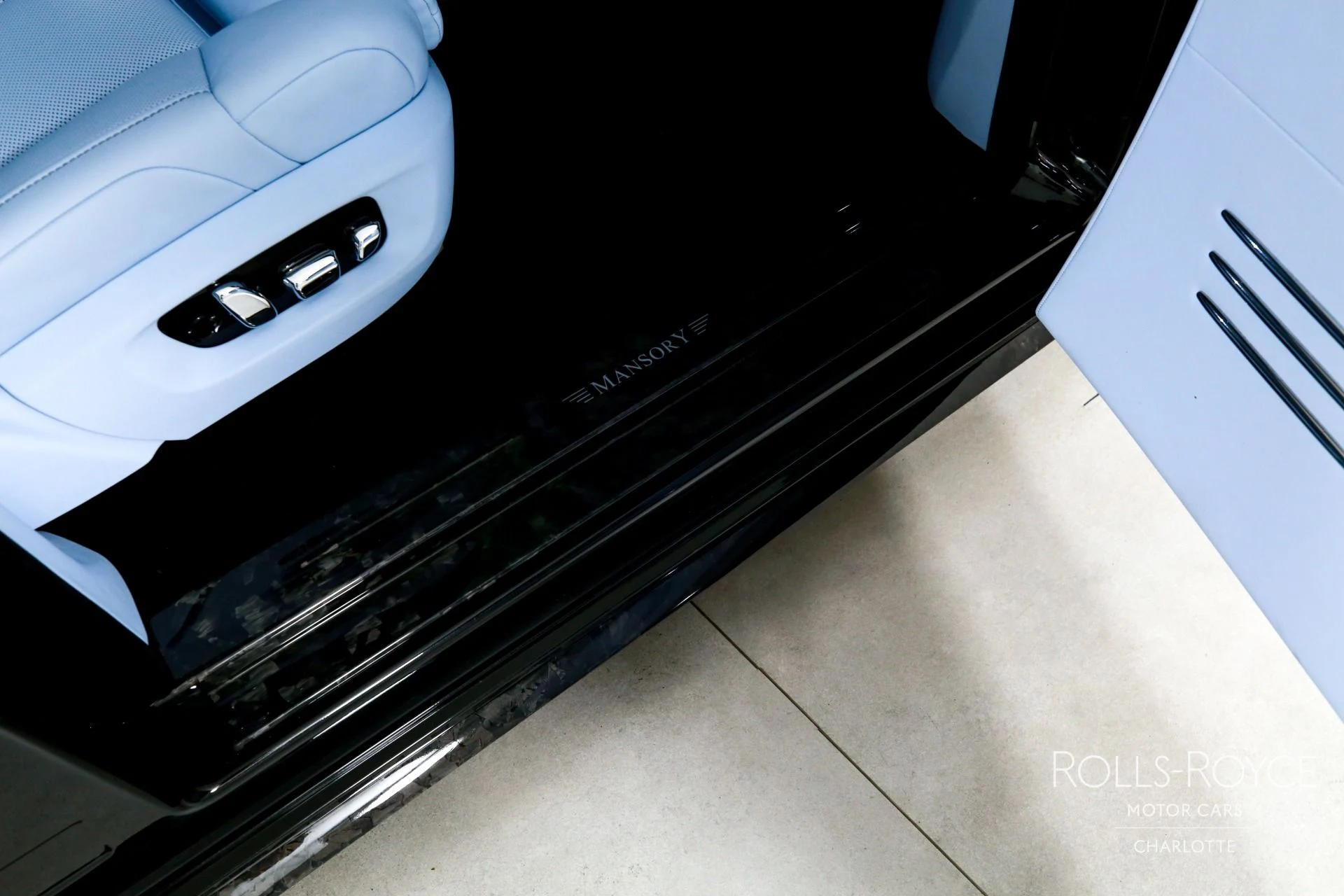 mph036_3655055920_Used_2026_Rolls_Royce_Phantom_1776091031_544be7e316