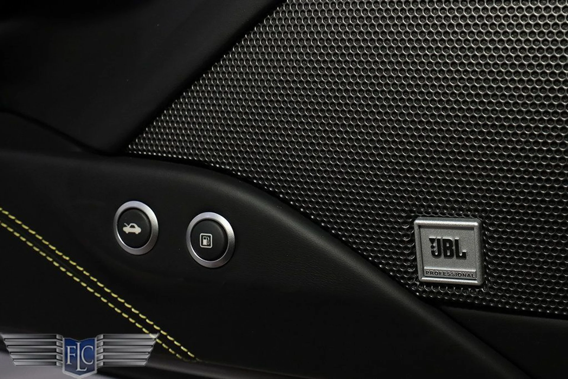 mph036_3665872678_used_2019_ferrari_488_spider_convertible_6305_22989830_37_1024_275846c1e0