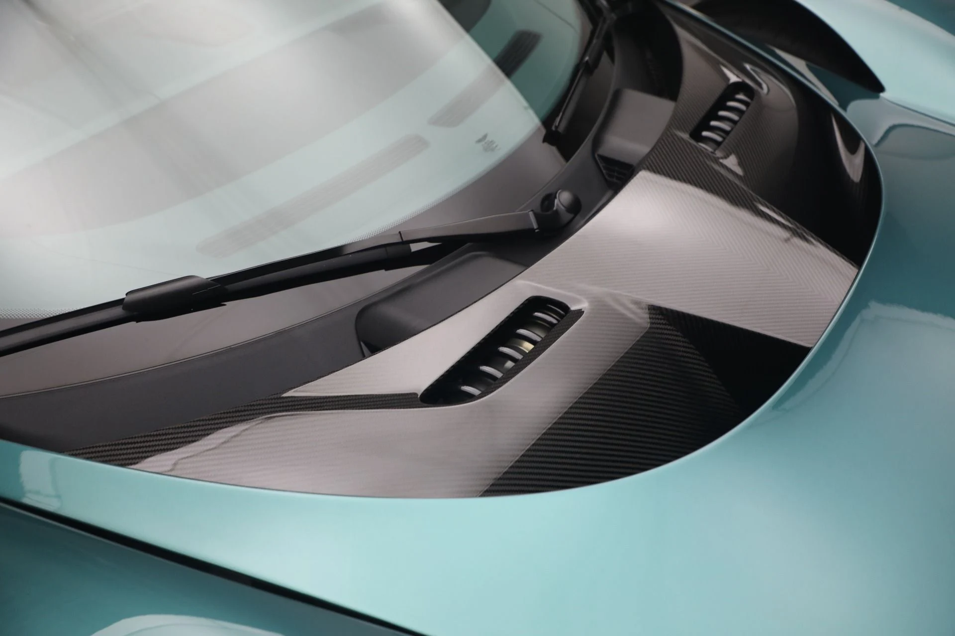 mph036_367447801_New_2026_Aston_Martin_Valhalla_1779312617_327afda526