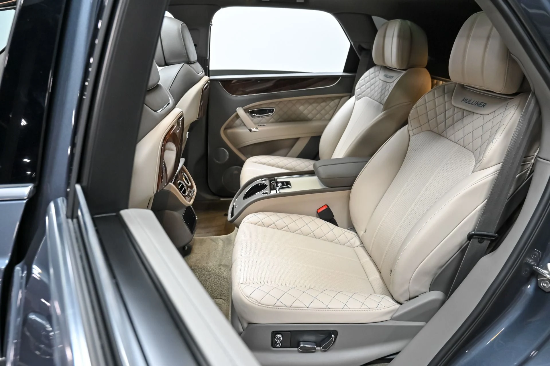 mph036_3681068008_Used_2018_Bentley_Bentayga_Mulliner_1757711699_97433591a6