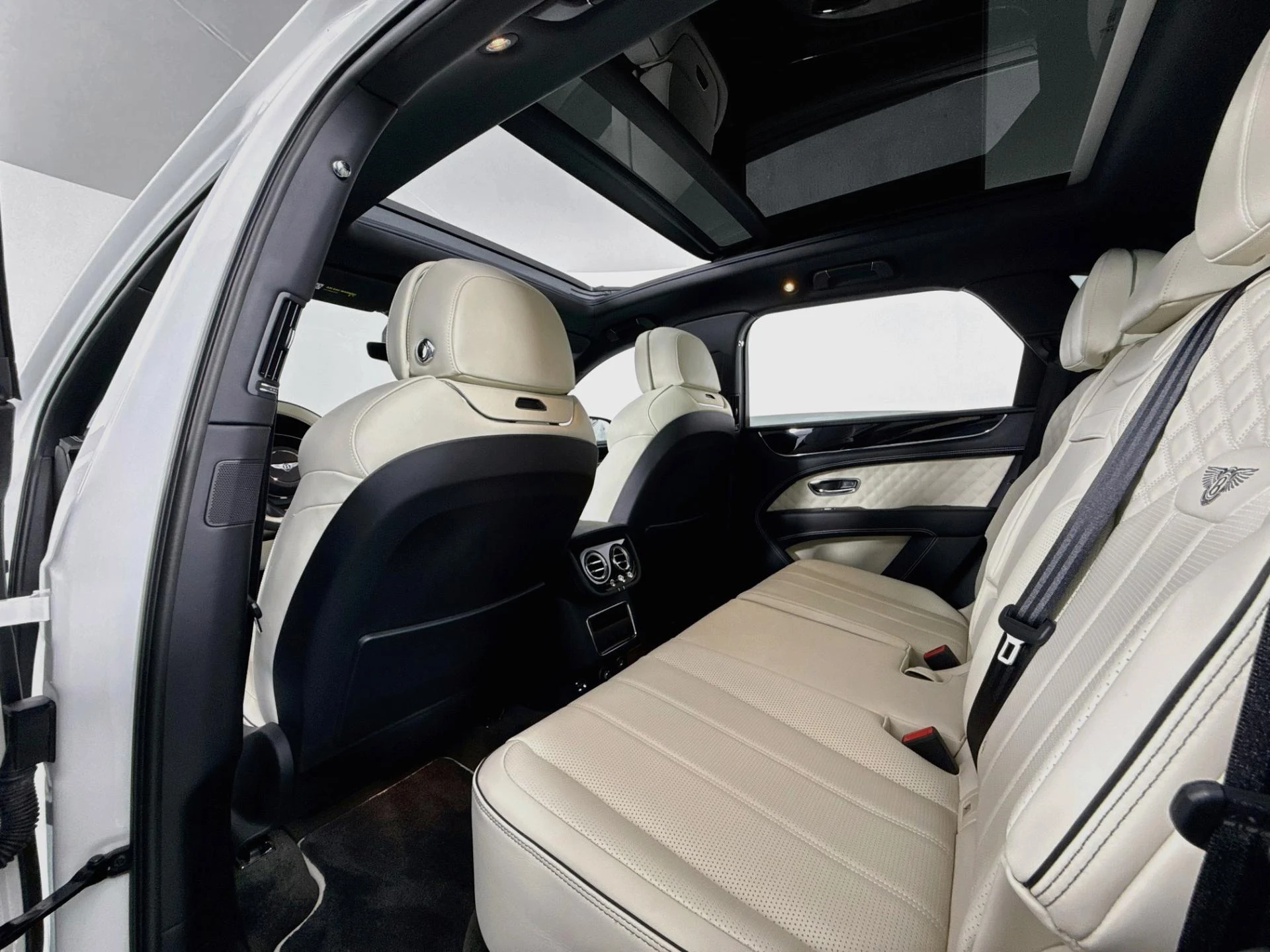 mph036_3682920657_Used_2023_Bentley_Bentayga_S_V8_1791232614_b2c6be65bd