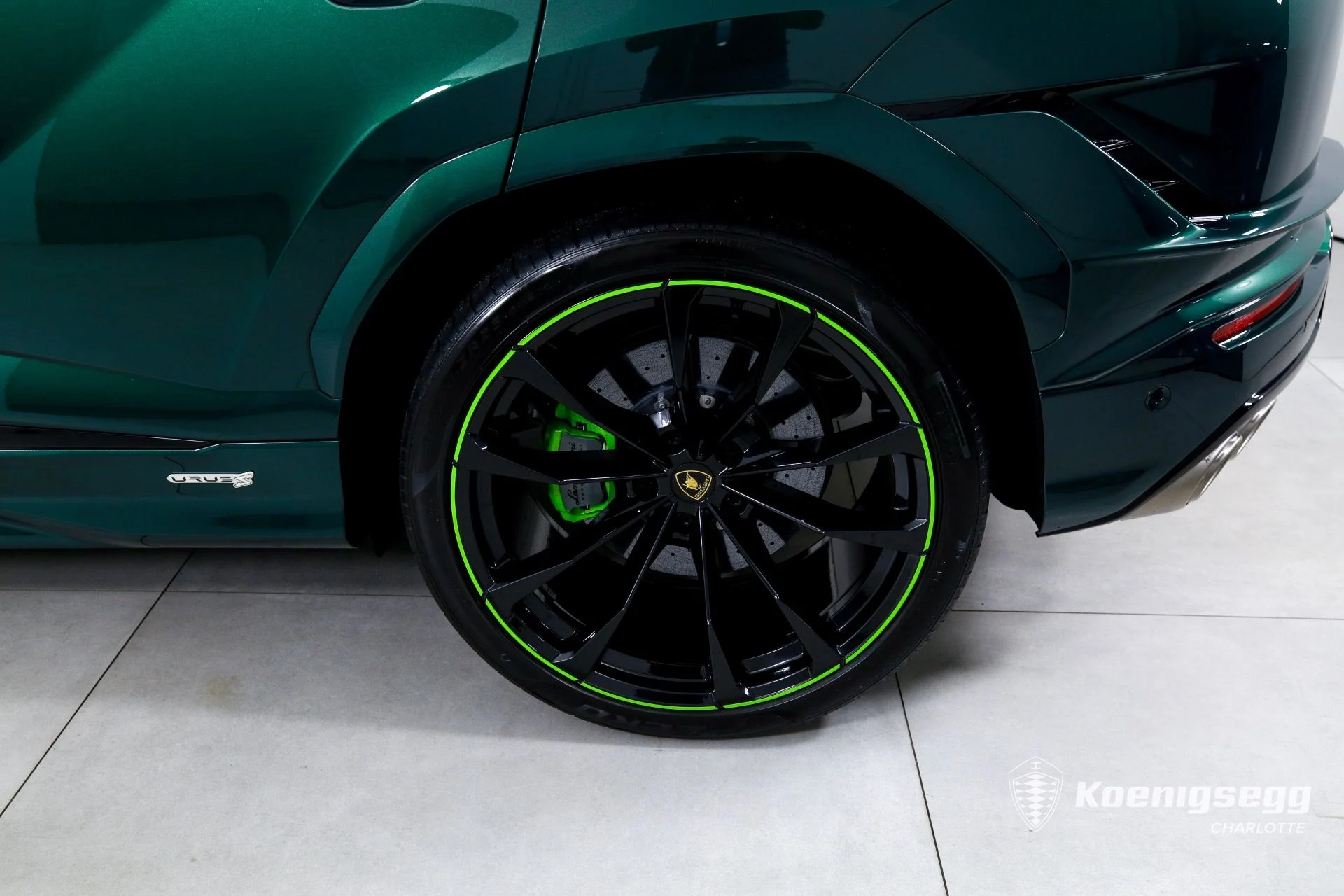 mph036_3683944972_Used_2024_Lamborghini_Urus_S_1760998520_1db37b51c3