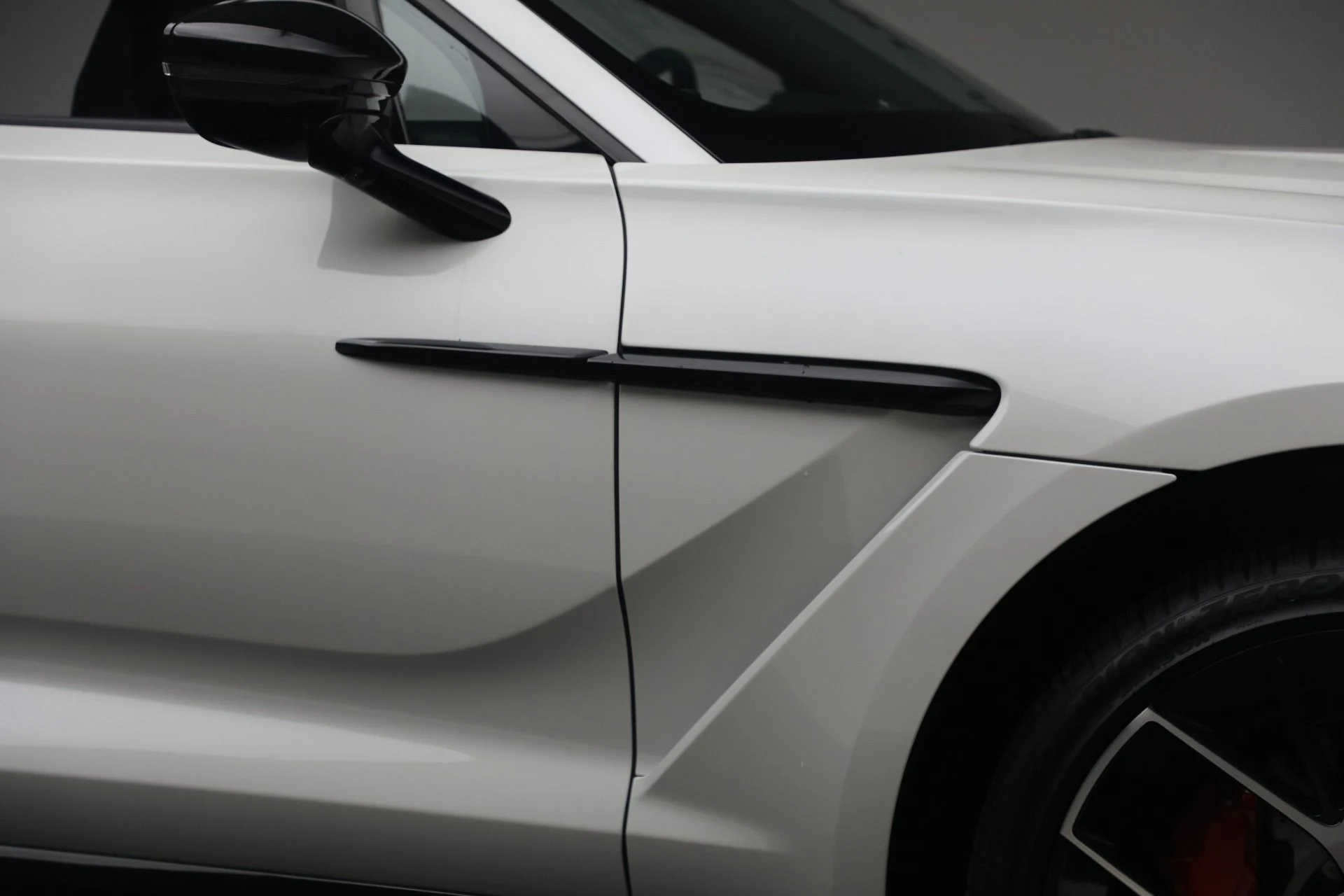 mph036_3685977367_Used_2025_Aston_Martin_DBX_707_1773871461_f63aea0d11